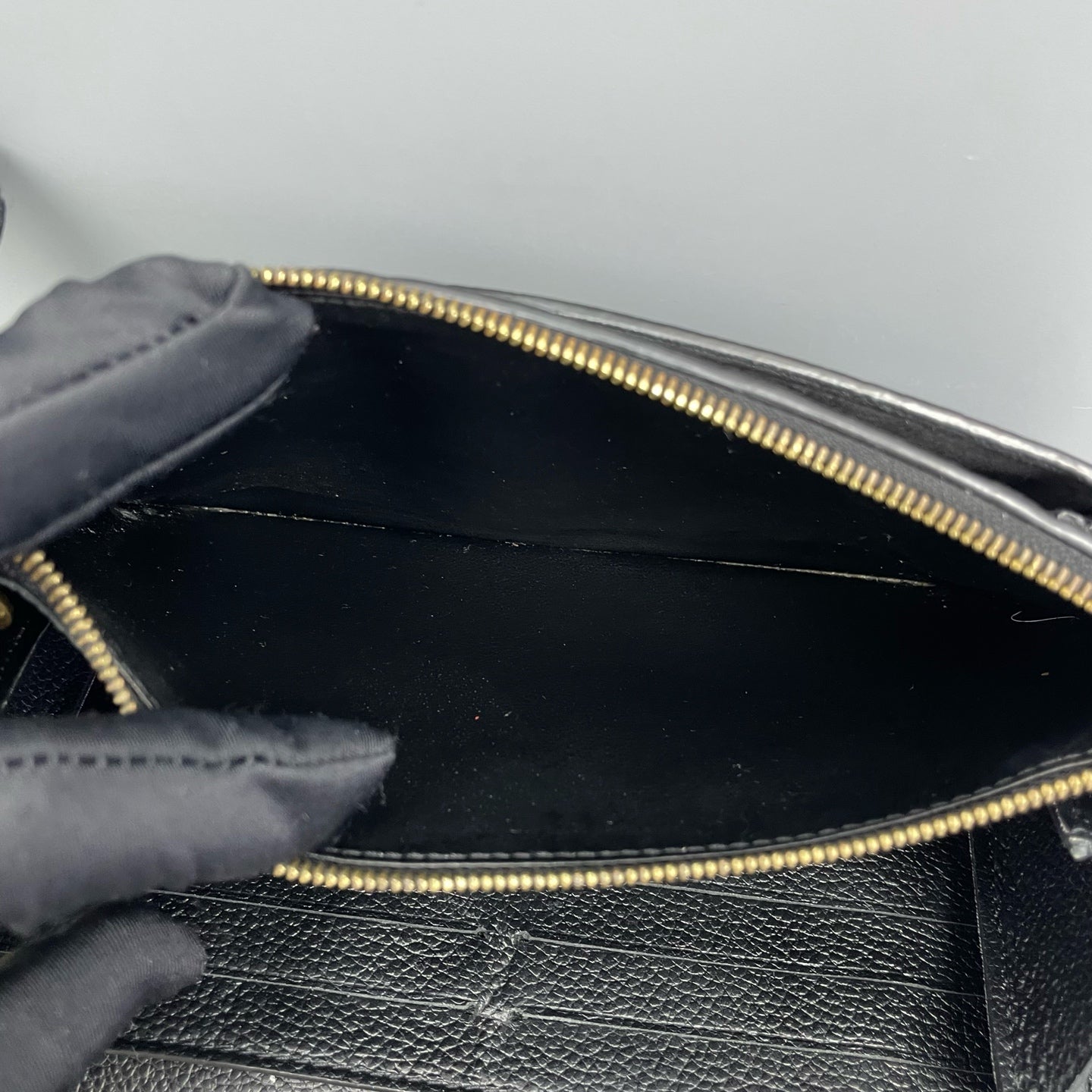 Louis Vuitton - Vavin WOC - Leather - Black - (Small)