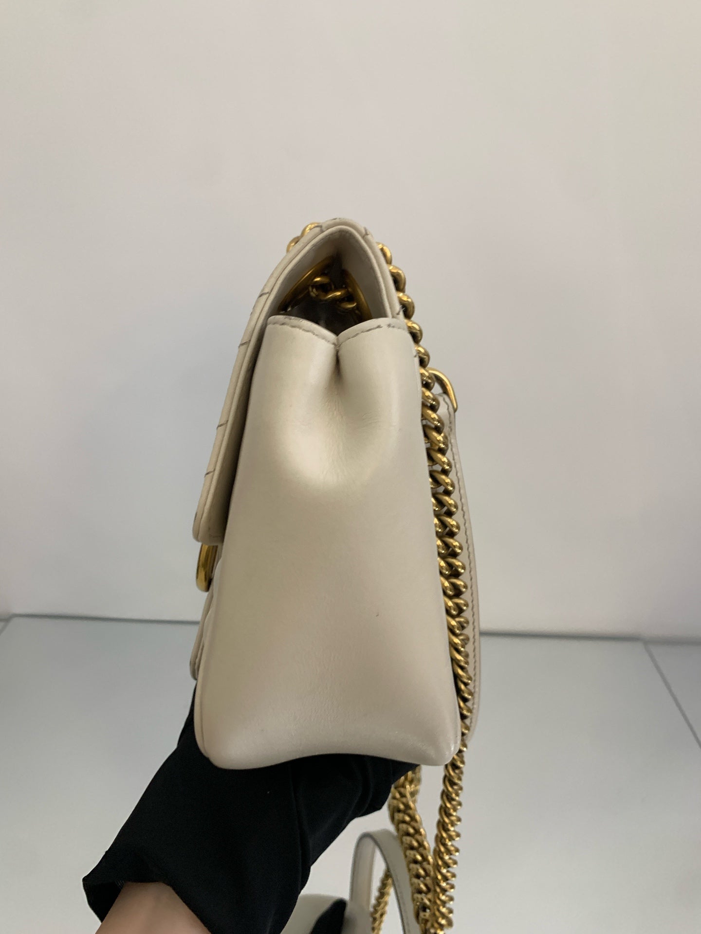 Gucci - GG Marmont Mini Matelassé Shoulder Bag - Leather - White with Gold-Tone Hardware - (mini)