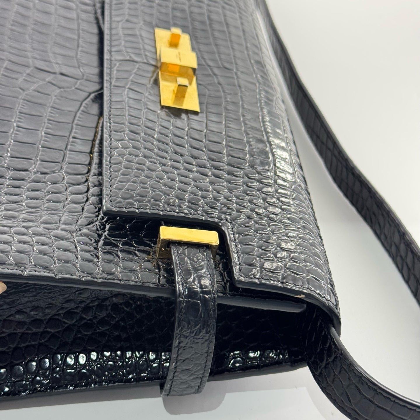 Saint Laurent - Manhattan - Crocodile-embossed leather - Black - (medium)