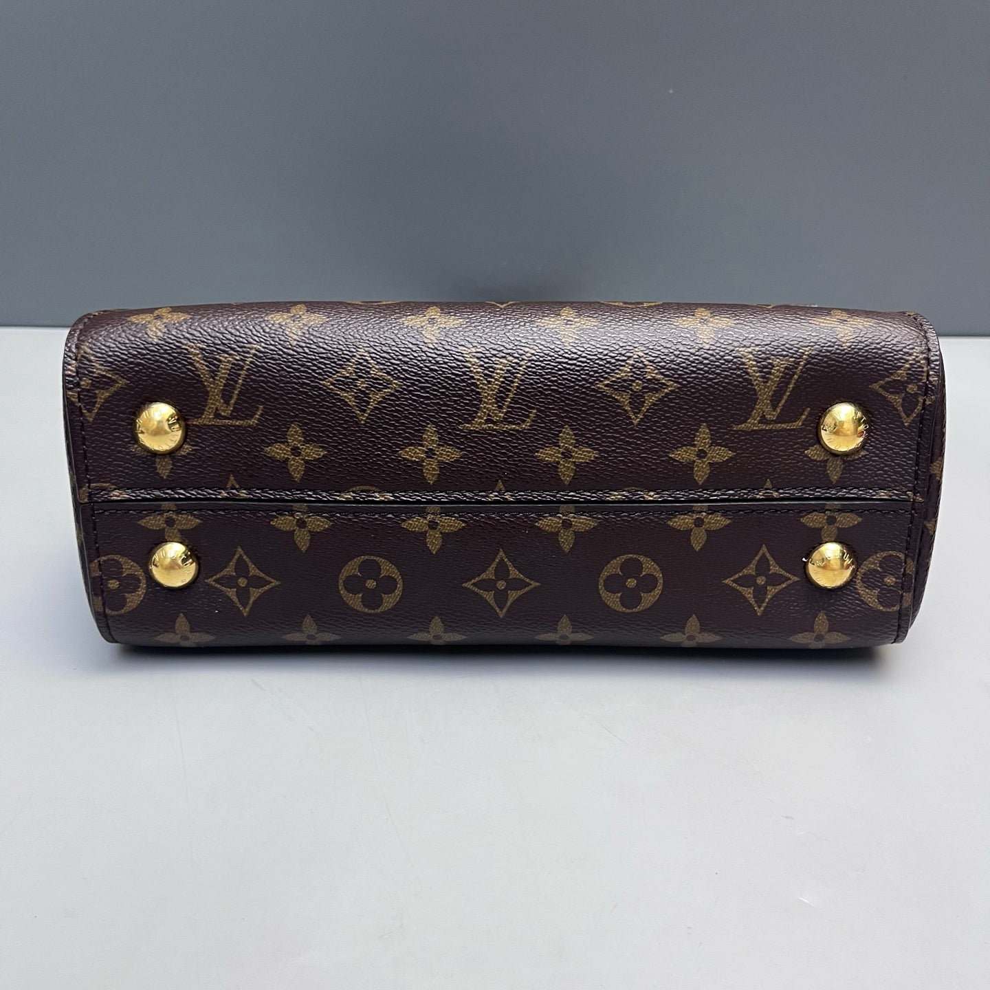 Louis Vuitton - Cluny BB - Monogram coated canvas with natural cowhide leather trim and colored smooth leather accents - Brown with fuchsia accents - (Medium)