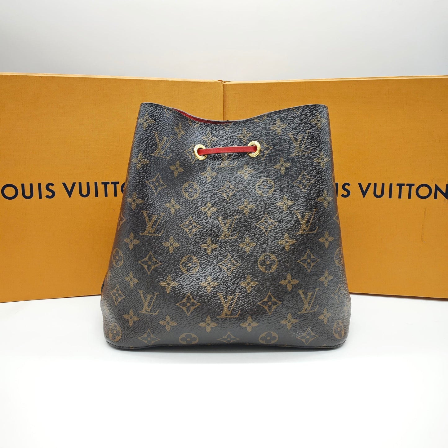 Louis Vuitton - Neonoe MM - Monogram coated canvas with cowhide leather trim - Brown with Red accents - (Medium)