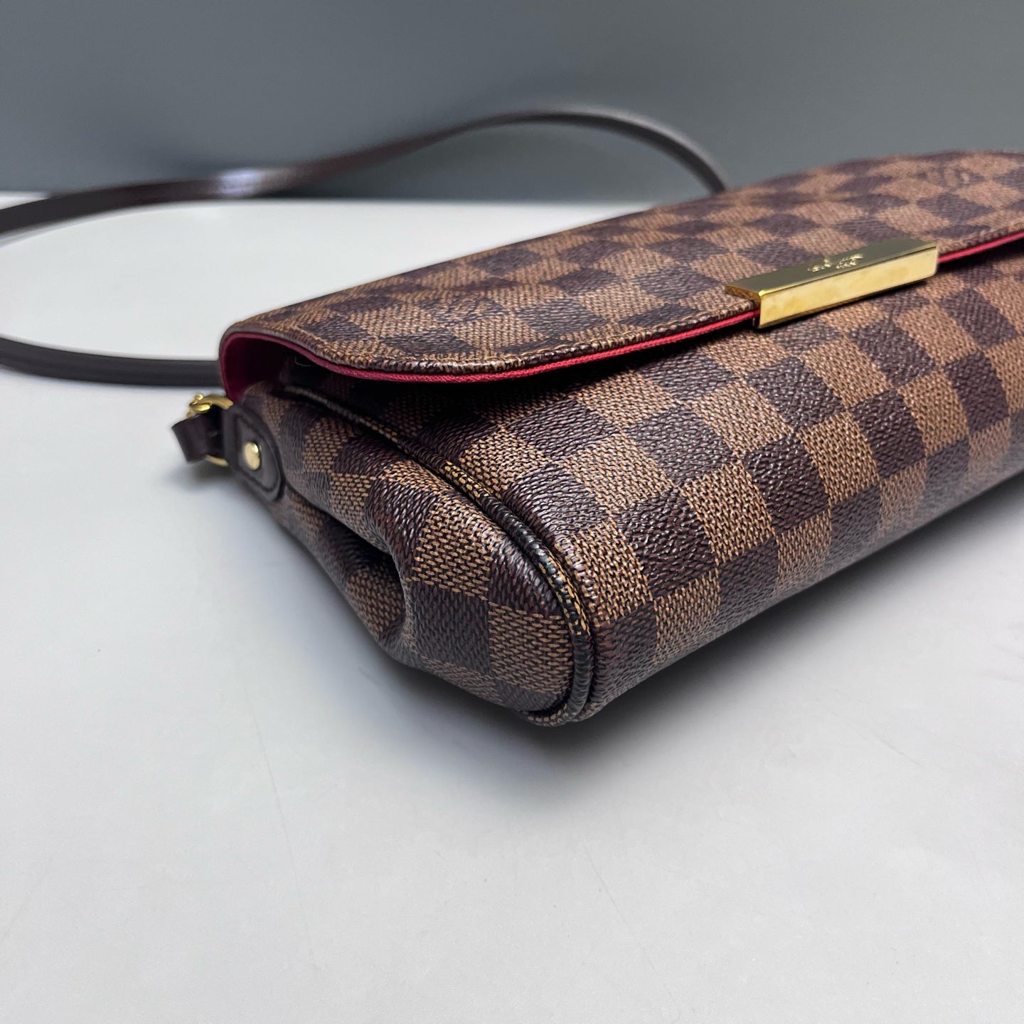 Louis Vuitton - Favorite - Damier Ebene coated canvas with cowhide leather trim and fabric lining - Brown - (small)