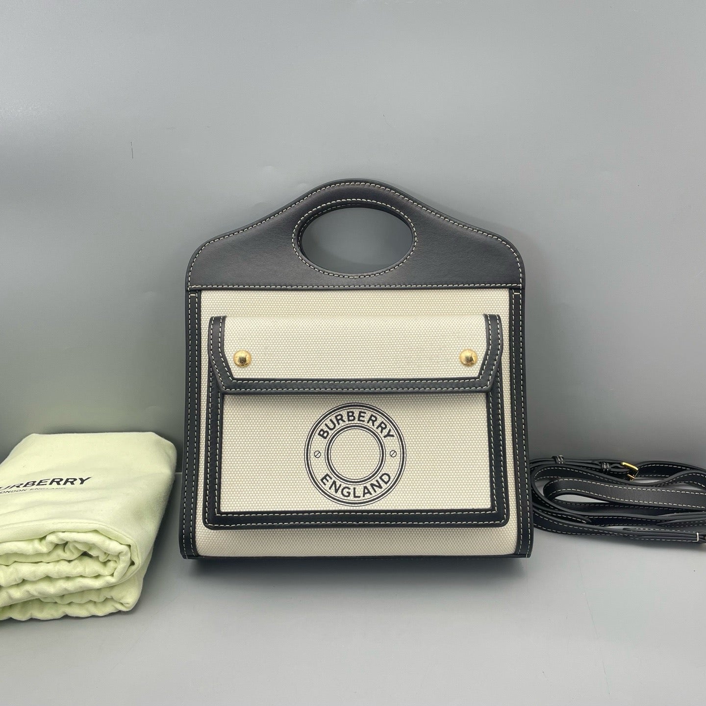 Burberry - Pocket Bag (A7125e) - Cotton canvas and Calf leather - Beige canvas with Black leather trim and Gold-tone hardware - (Small)
