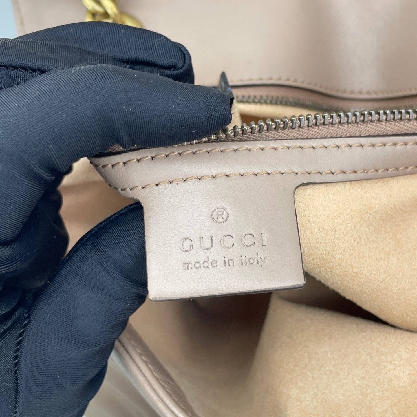 Gucci - GG Marmont Small Matelassé Shoulder Bag - Leather - Beige - (Medium)
