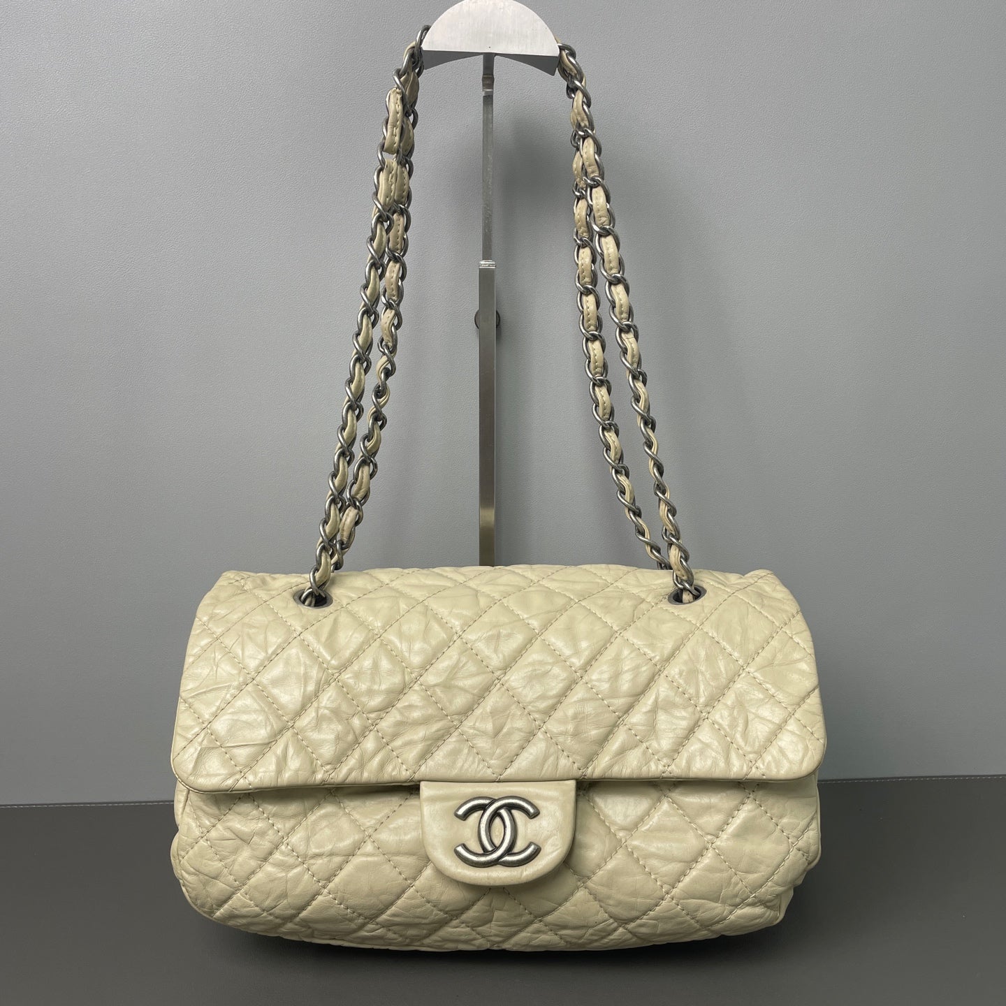 Chanel - Cloud Airport Flap Bag - Distressed waxed leather - Beige - (Medium)