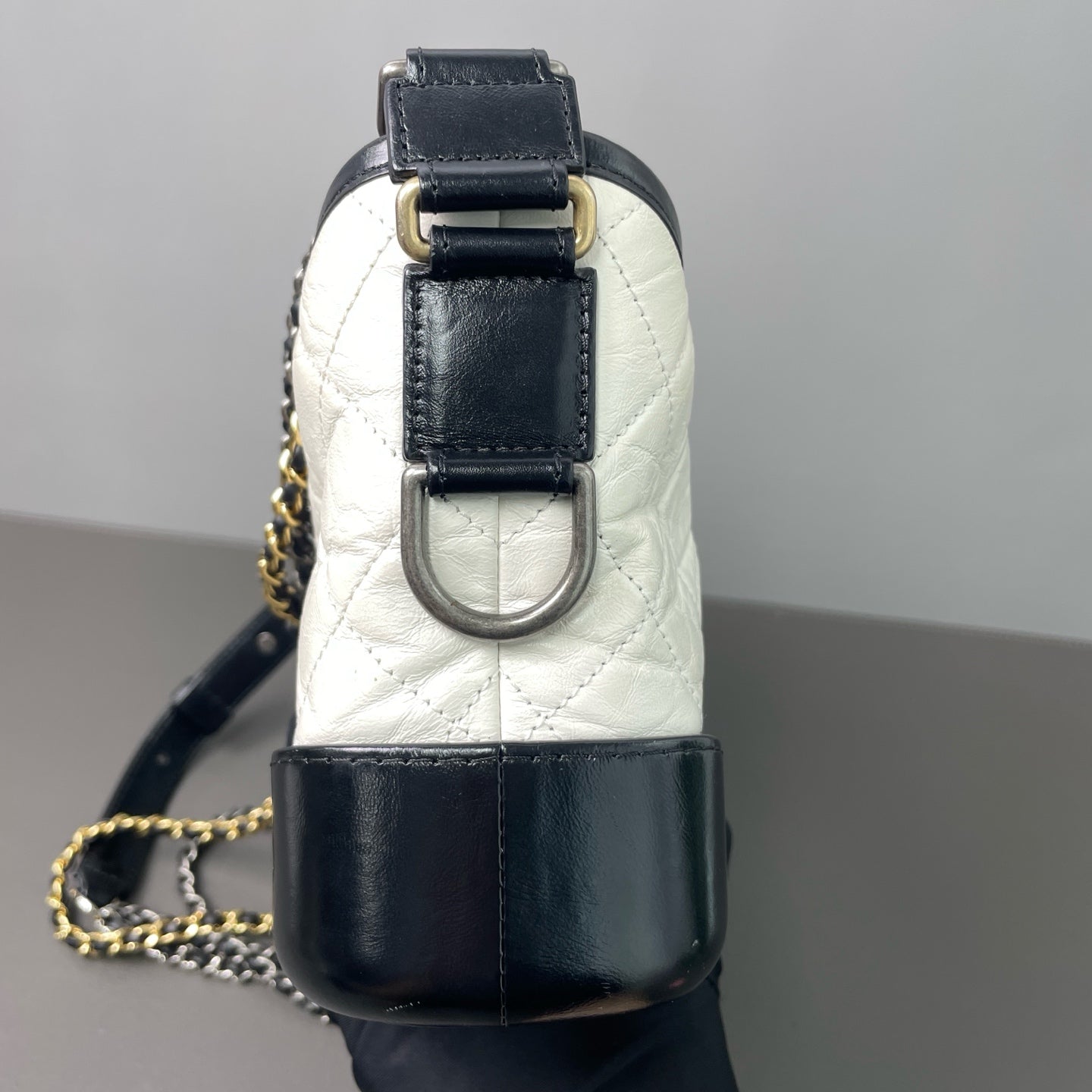 Chanel - Gabrielle Small Hobo Bag - Calfskin leather - Black and White - (Small)