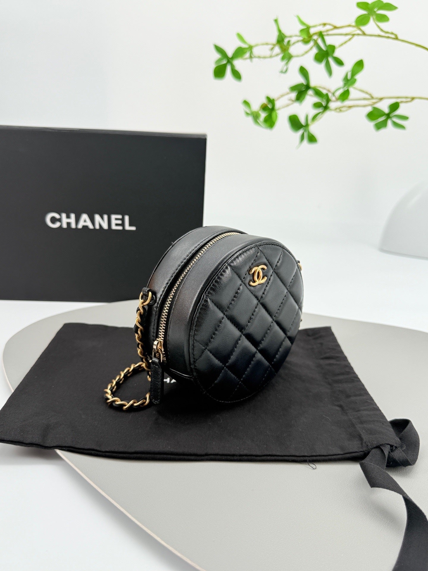 Chanel - Round Chain Bag with Adjustable Ball - Lambskin leather - Black - (mini)