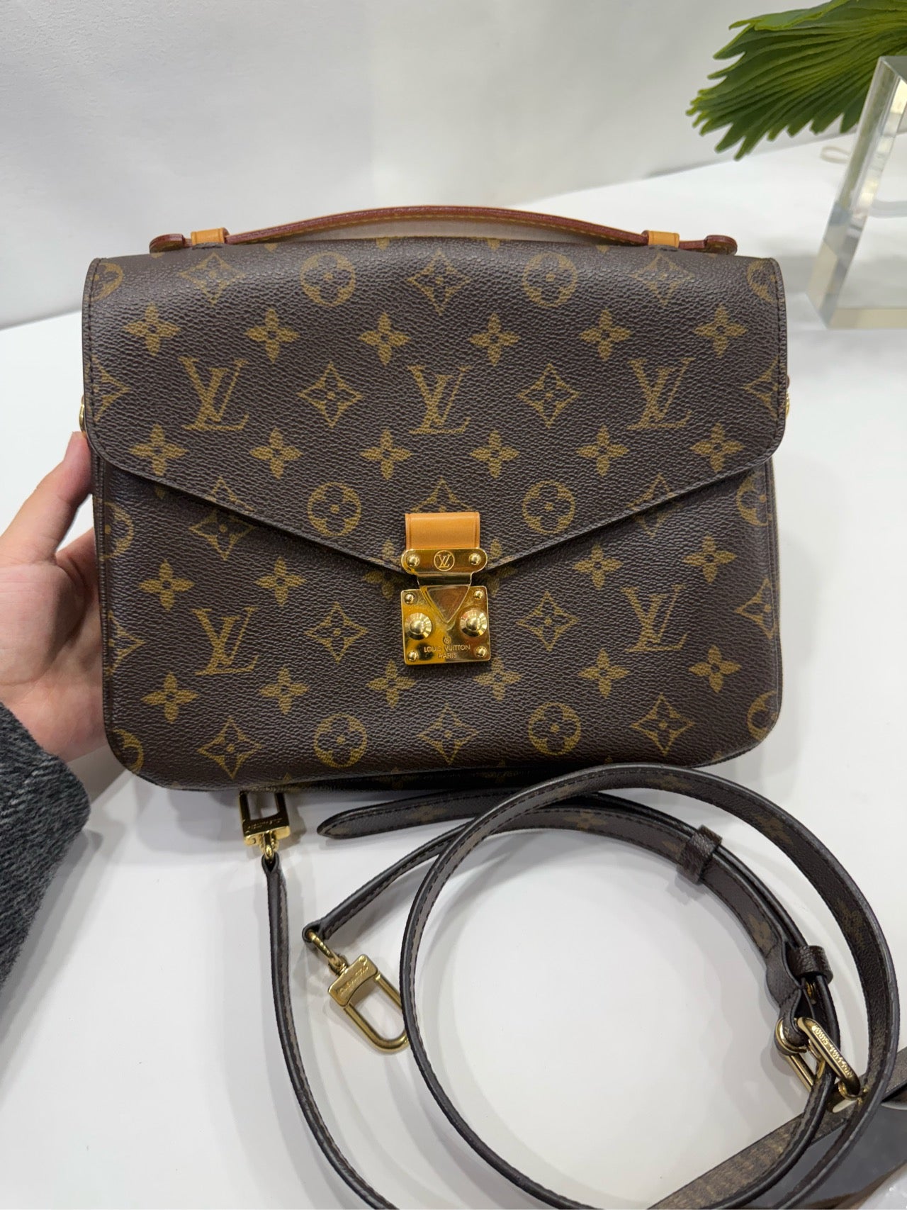 Louis Vuitton - Pochette Metis - Monogram coated canvas with natural cowhide leather trim - Brown - (medium)