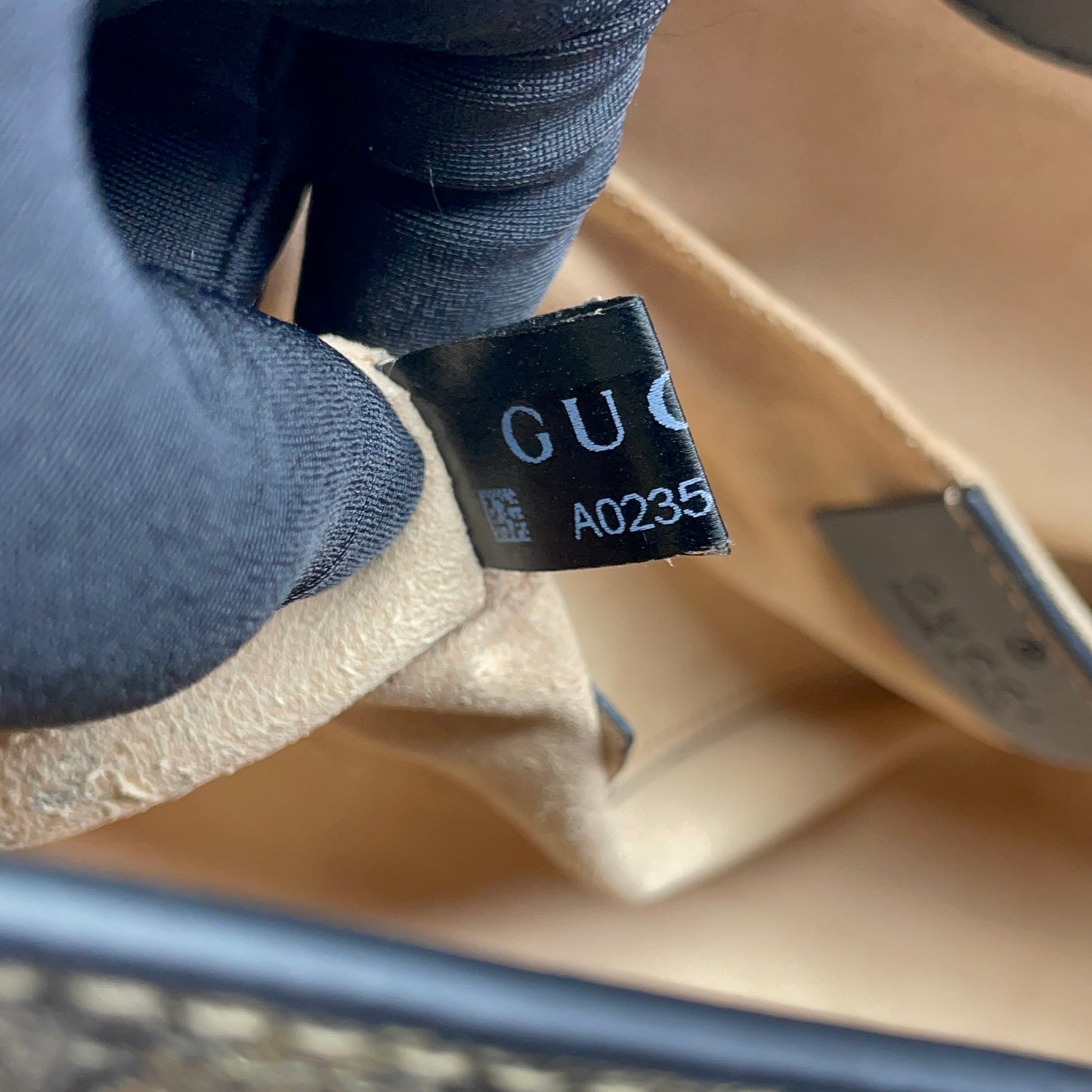 Gucci - Padlock Small GG Supreme Bee Shoulder Bag (261710) - GG Supreme coated canvas with leather trim - Beige and Black with Gold Accents - (small)