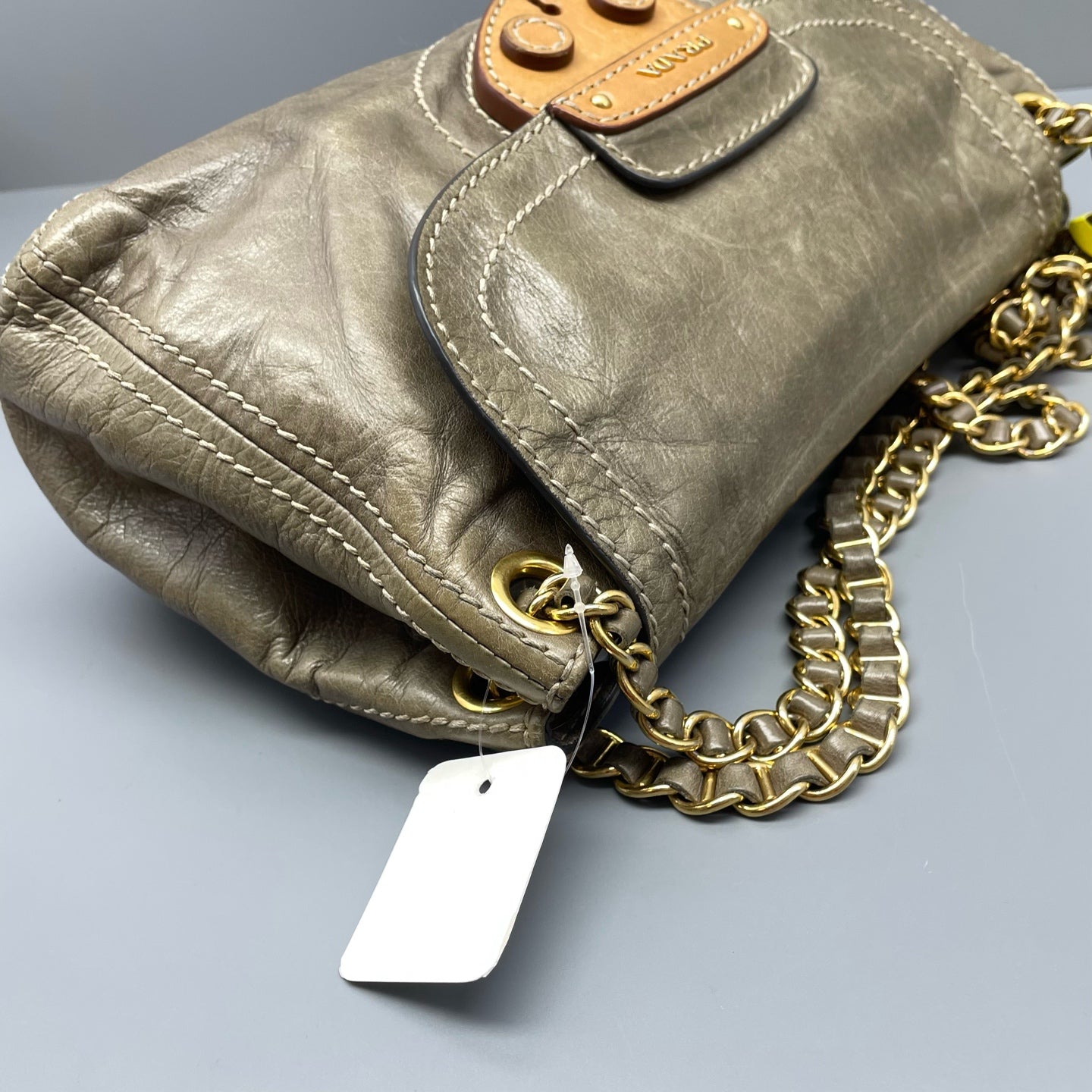 Prada - Flap Shoulder Bag with Chain - Distressed Leather - Grey - (Medium)