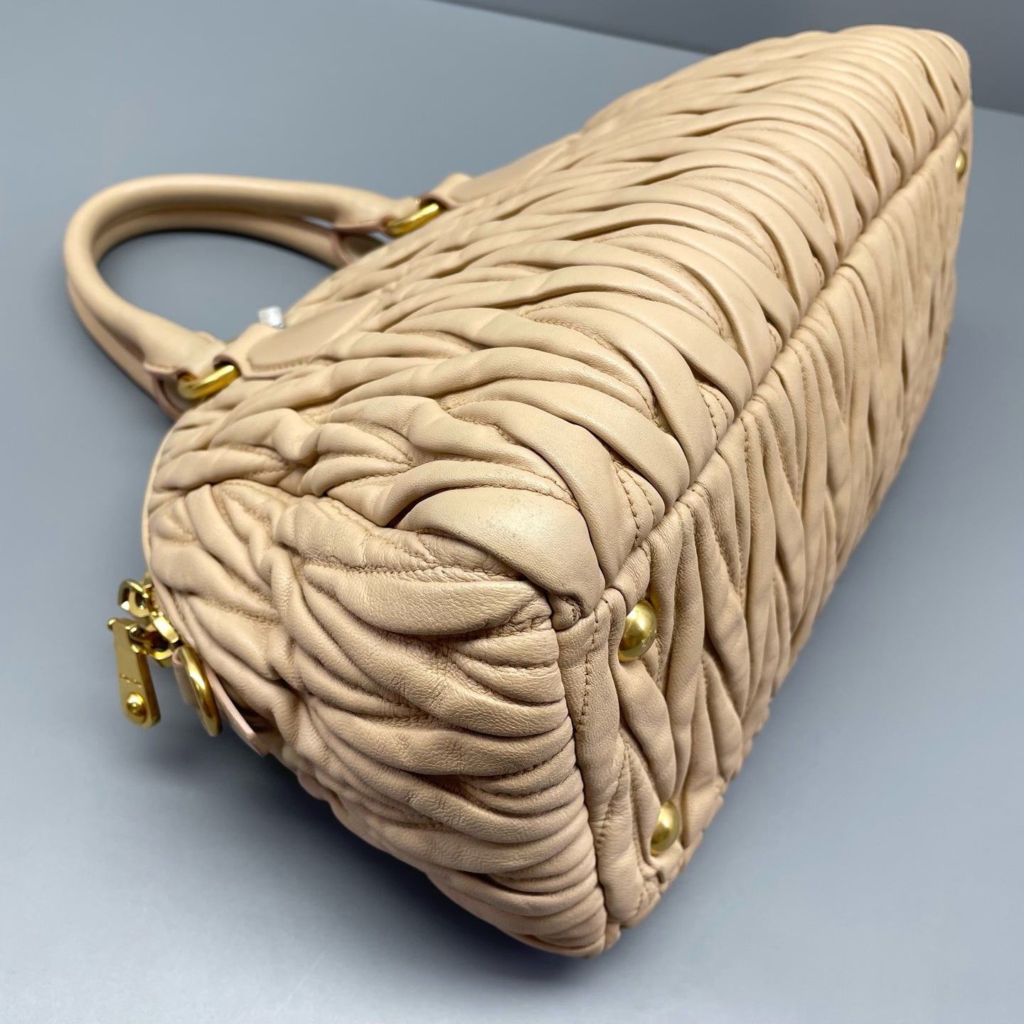 Miu Miu - Matelassé Bowling Bag - Lambskin leather - Beige - (Medium)