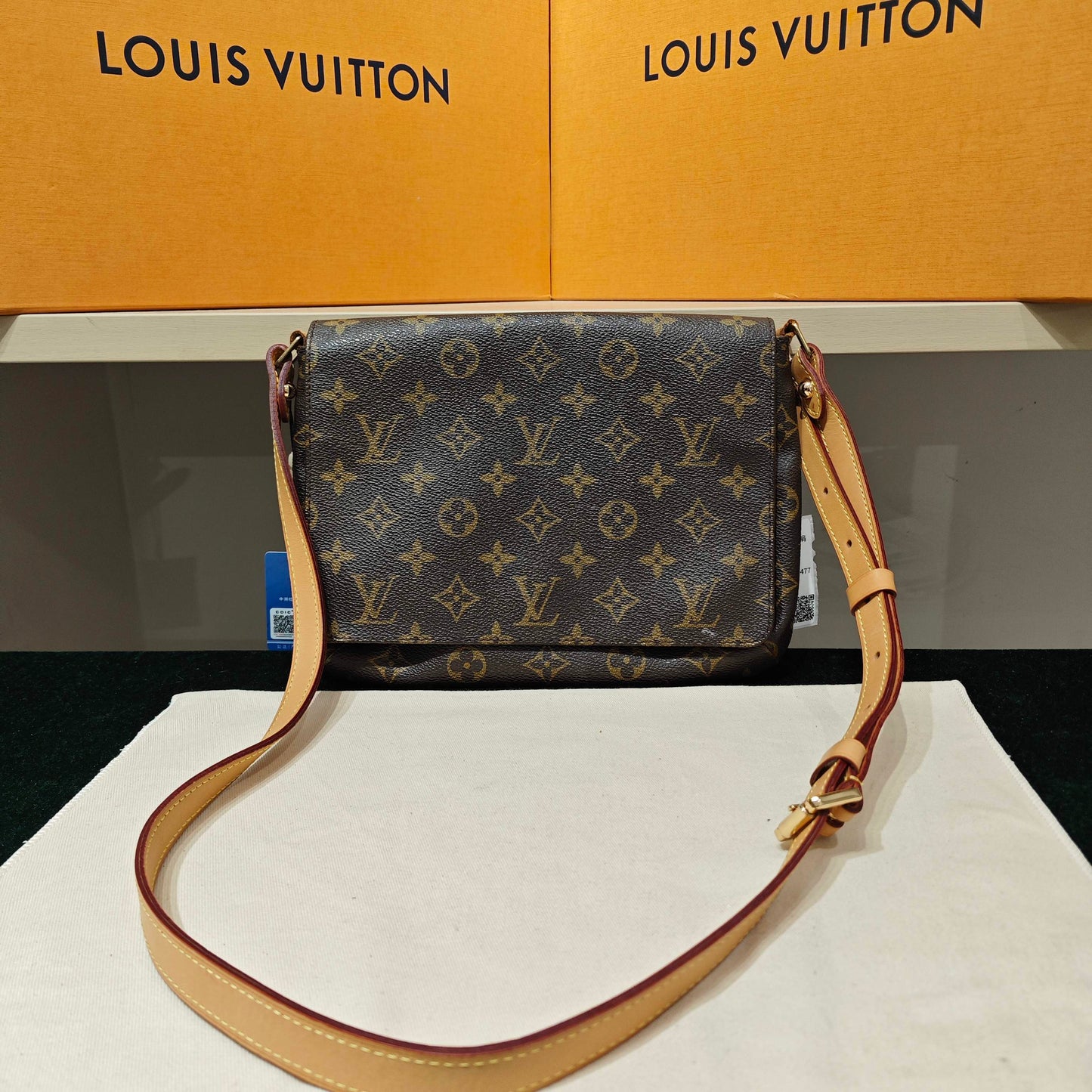 Louis Vuitton - Pochette Bosphore - Monogram coated canvas with vachetta leather trim and textile lining - Brown - (small)