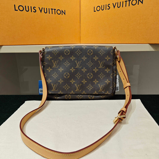 Louis Vuitton - Pochette Bosphore - Monogram coated canvas with vachetta leather trim and textile lining - Brown - (small)