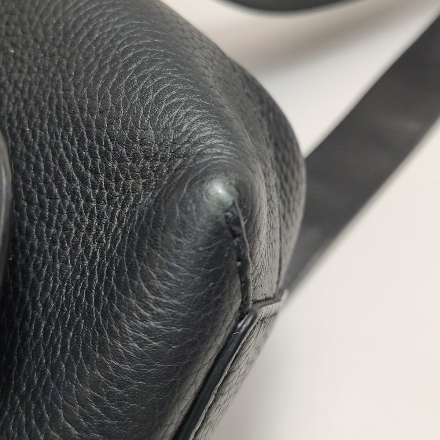 Burberry - Messenger Bag - Leather - Black - (medium)