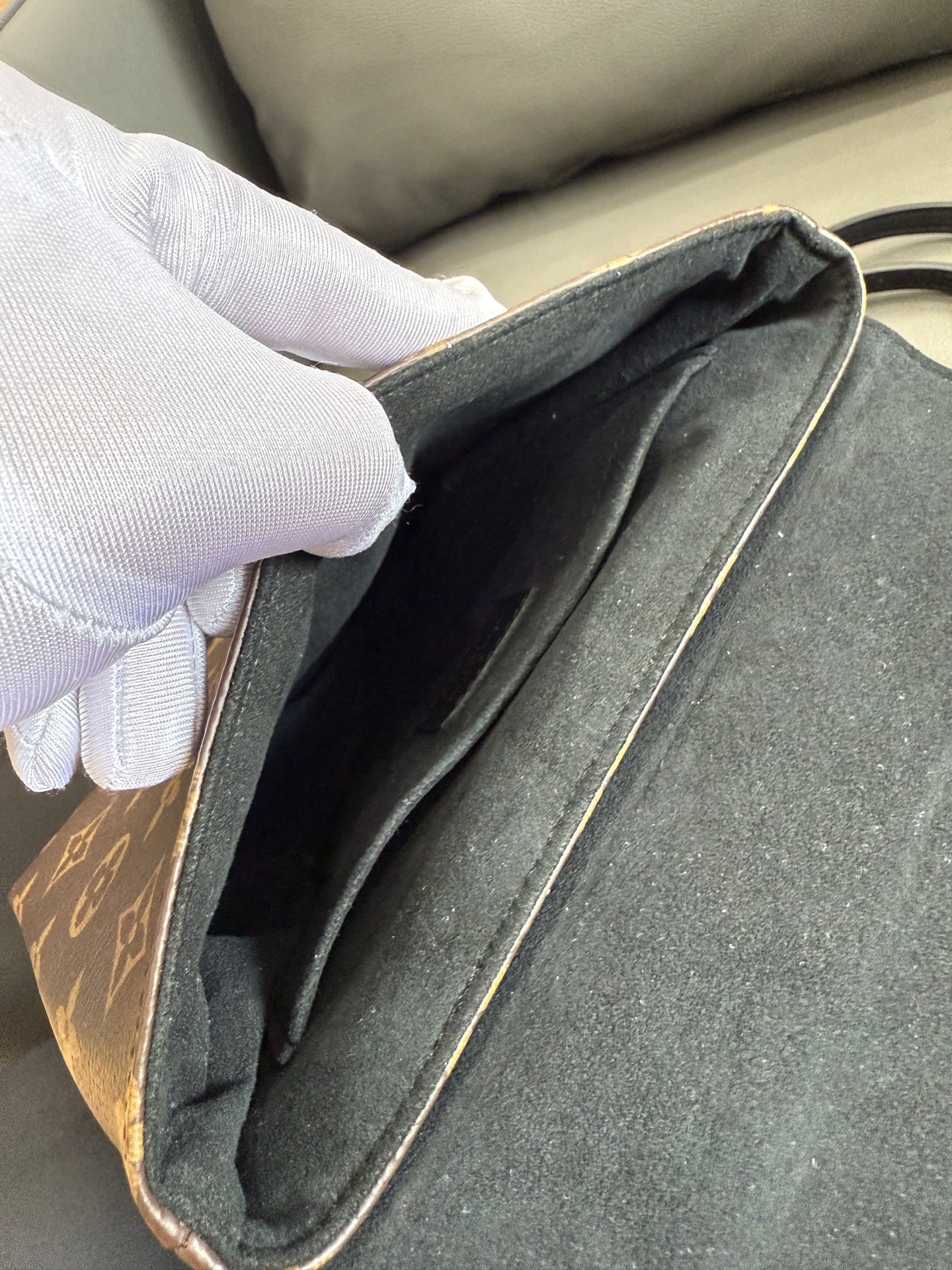 Louis Vuitton - Locky BB - Monogram coated canvas with black leather trim - Brown - (Mini)