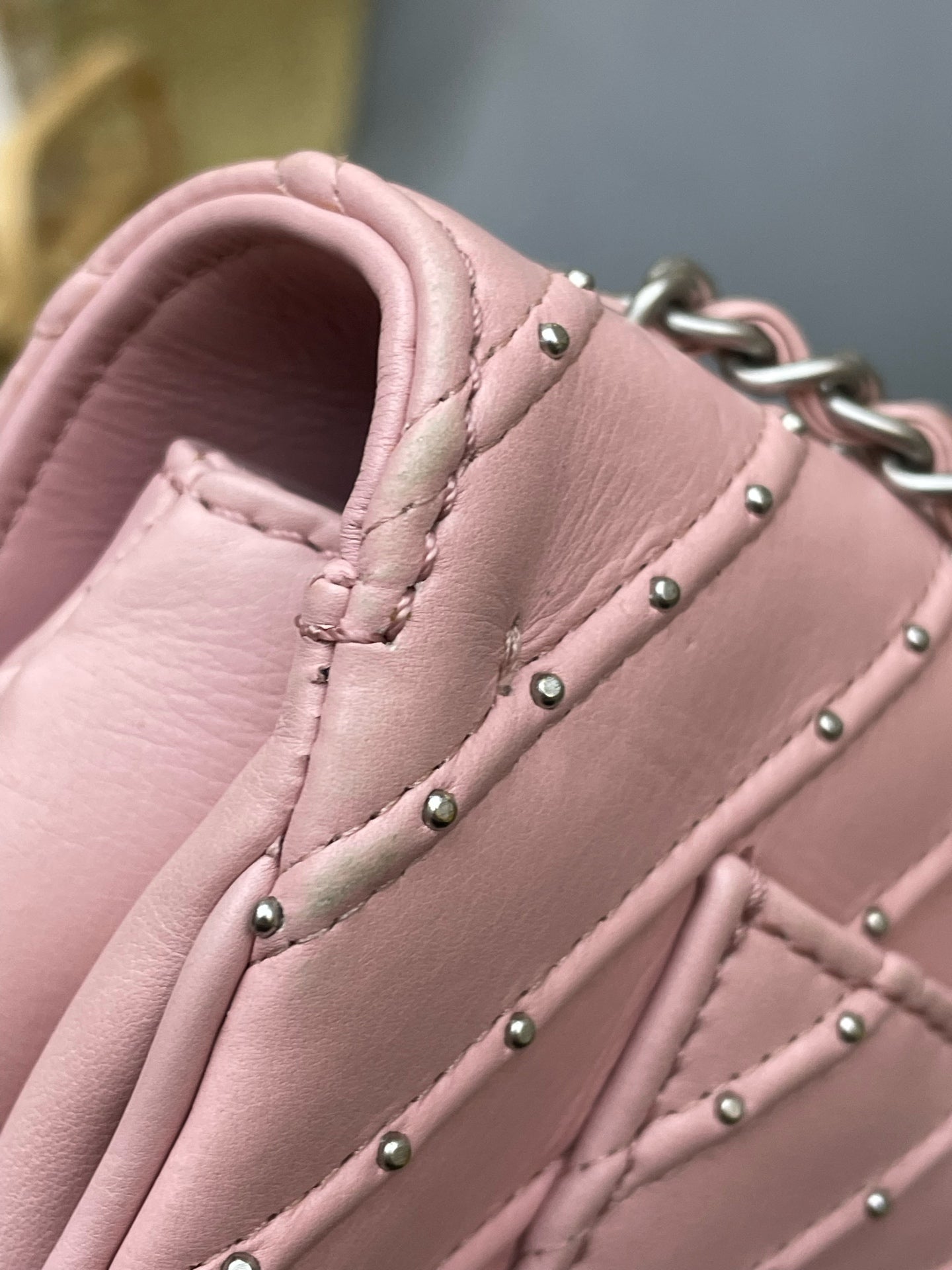 Chanel - Wallet On Chain (WOC) Studded Chevron - Lambskin leather - Pink - (Mini)
