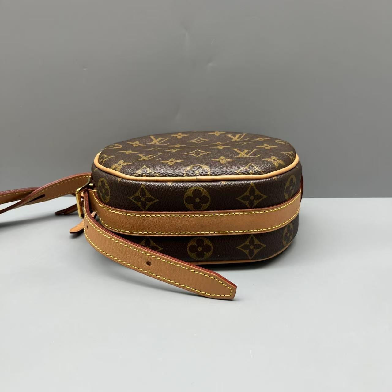 Louis Vuitton - Boite Chapeau Souple PM - Monogram coated canvas and Vachetta leather - Brown - (Small)