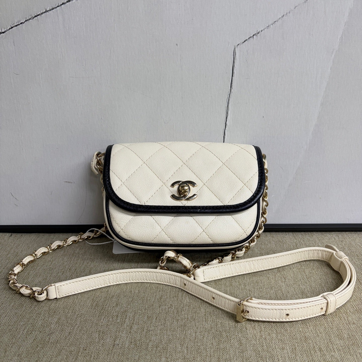 Chanel - Color-block Saddle Mini Flap Bag - Caviar leather - Multicolour - (Mini)