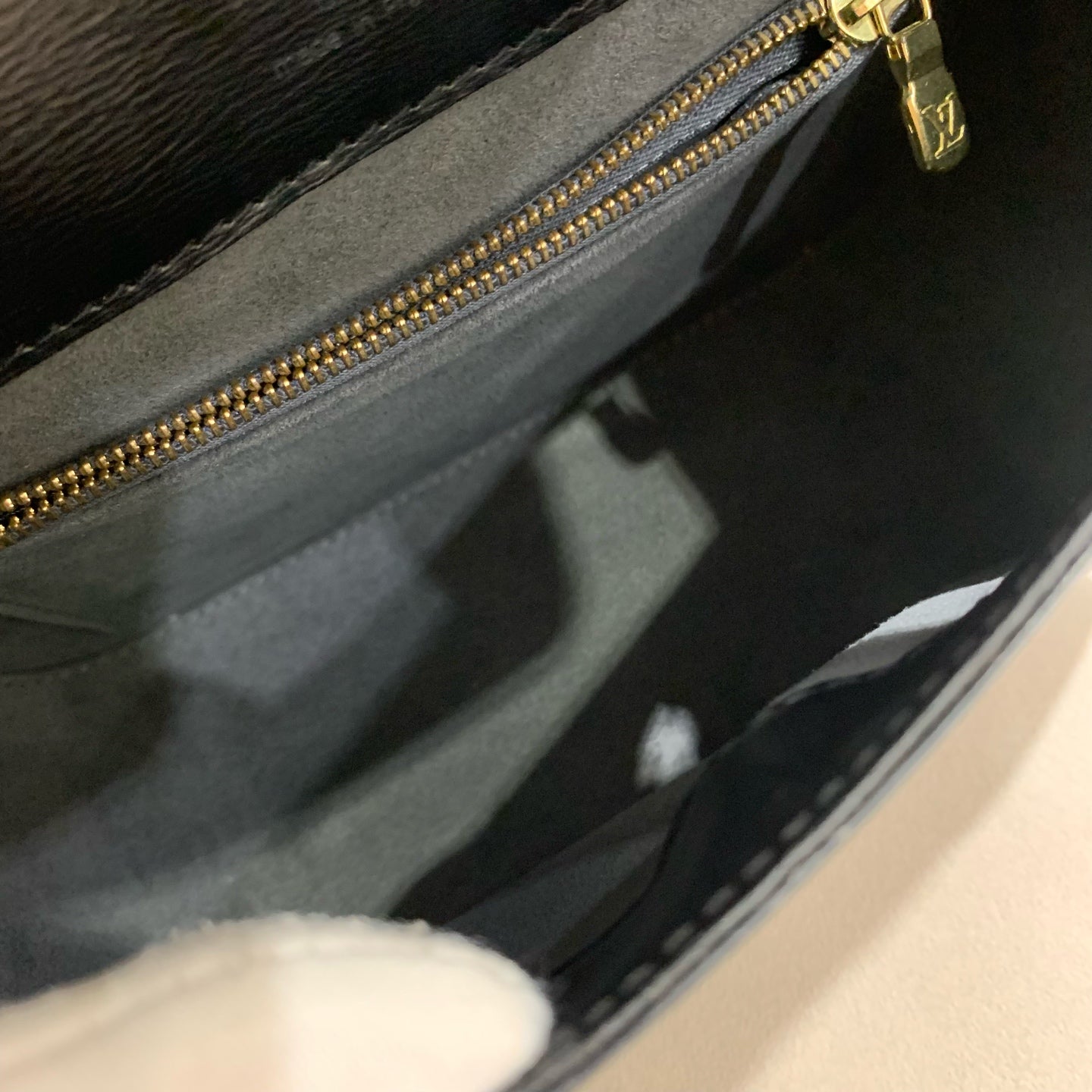 Louis Vuitton - Epi Box Messenger Bag - Leather - Black - (small)