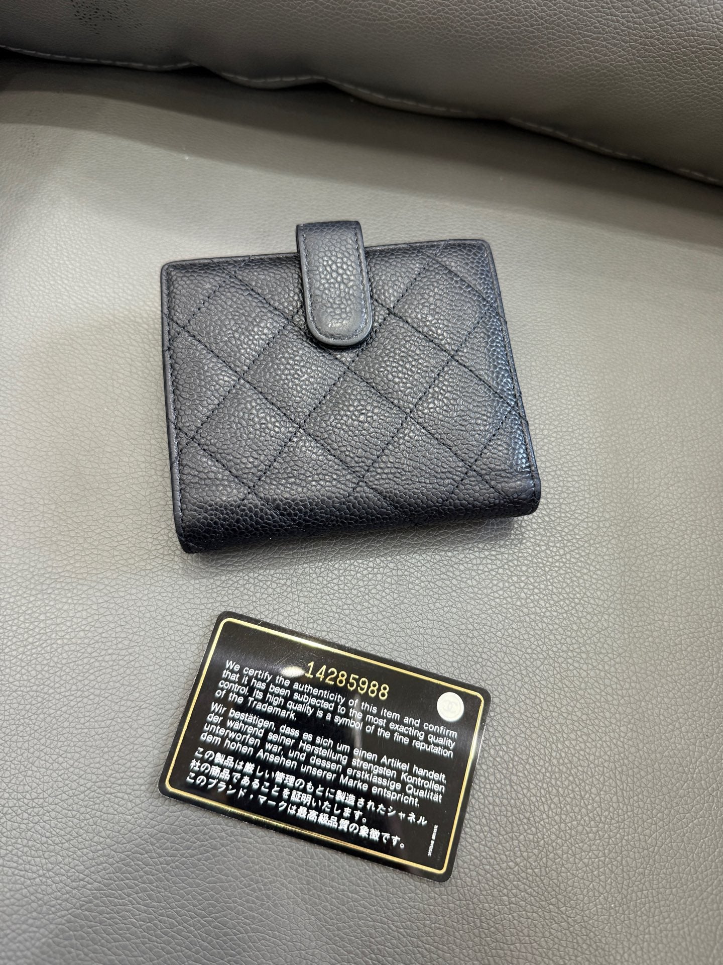 Chanel - Tri-fold Wallet - Caviar leather - Black - (small)