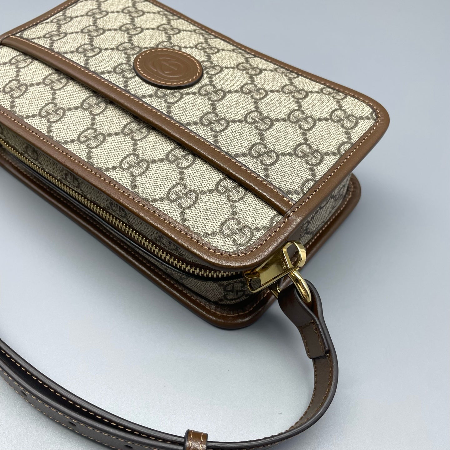 Gucci - Retro Monogram Camera Bag - GG Supreme canvas with leather trim - Brown - (Small)