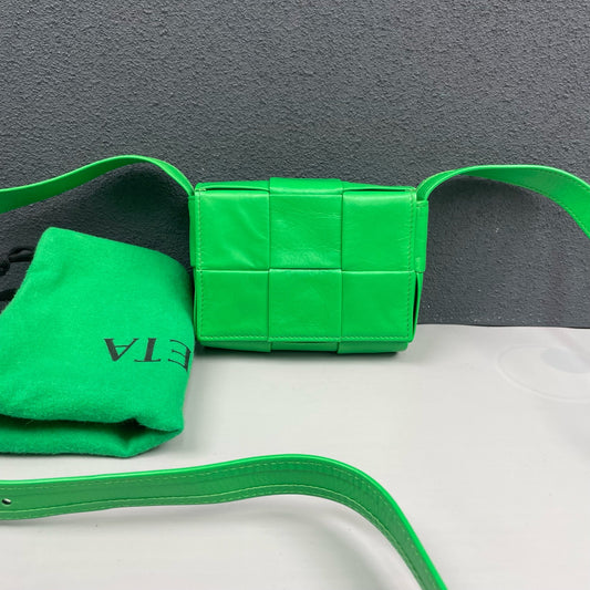 Bottega Veneta - Cassette - Oil-waxed full-grain leather - Green - (mini)
