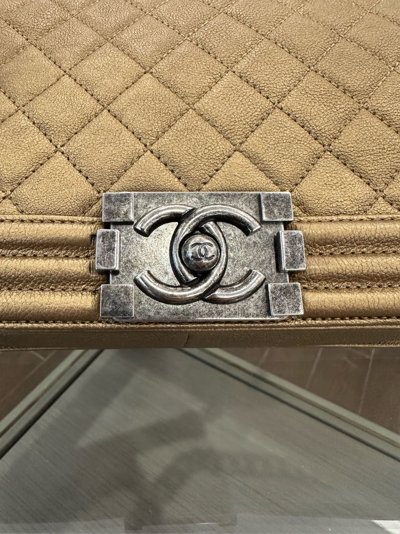 Chanel - Boy Chanel Medium Flap Bag - Grained leather - Gold - (Medium)