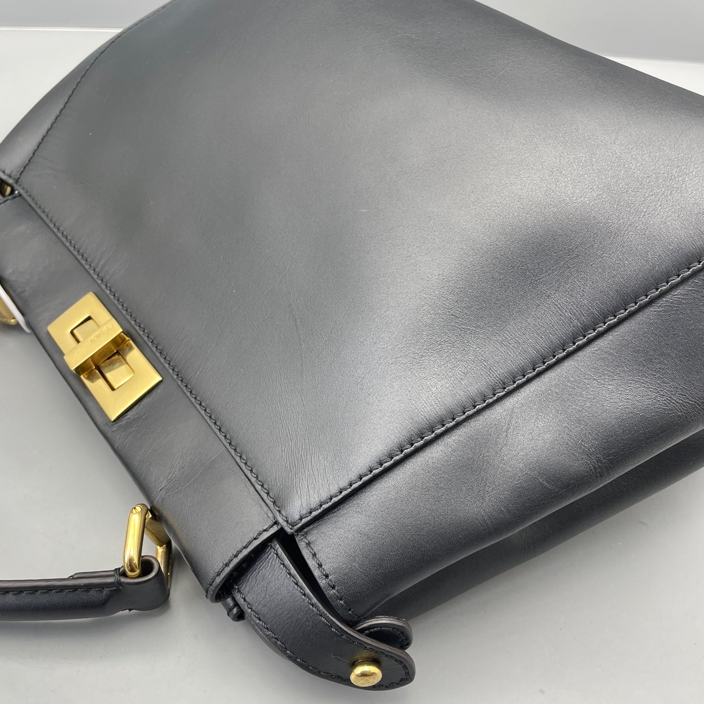 Fendi - Peekaboo - Leather - Black - (Medium)