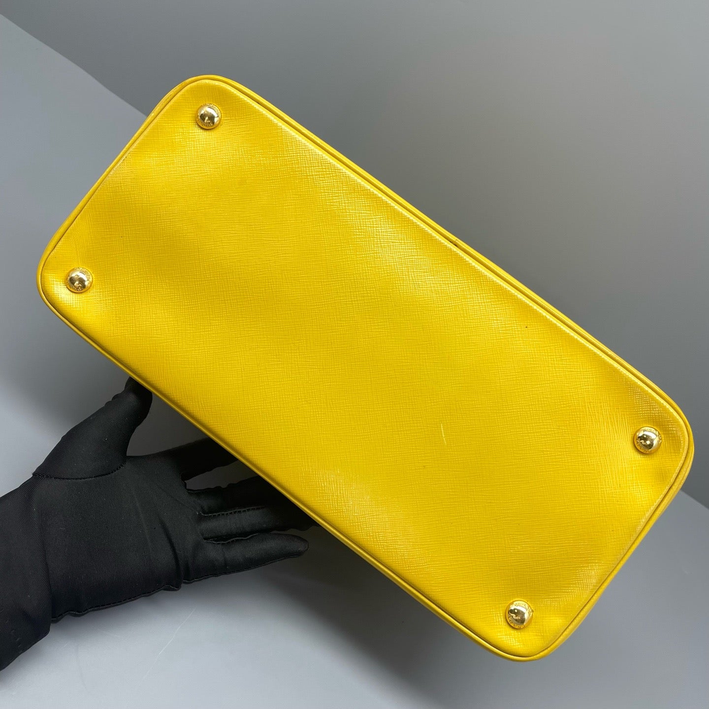 Prada - Saffiano Lux Dome Tote - Saffiano leather - Yellow - (medium)