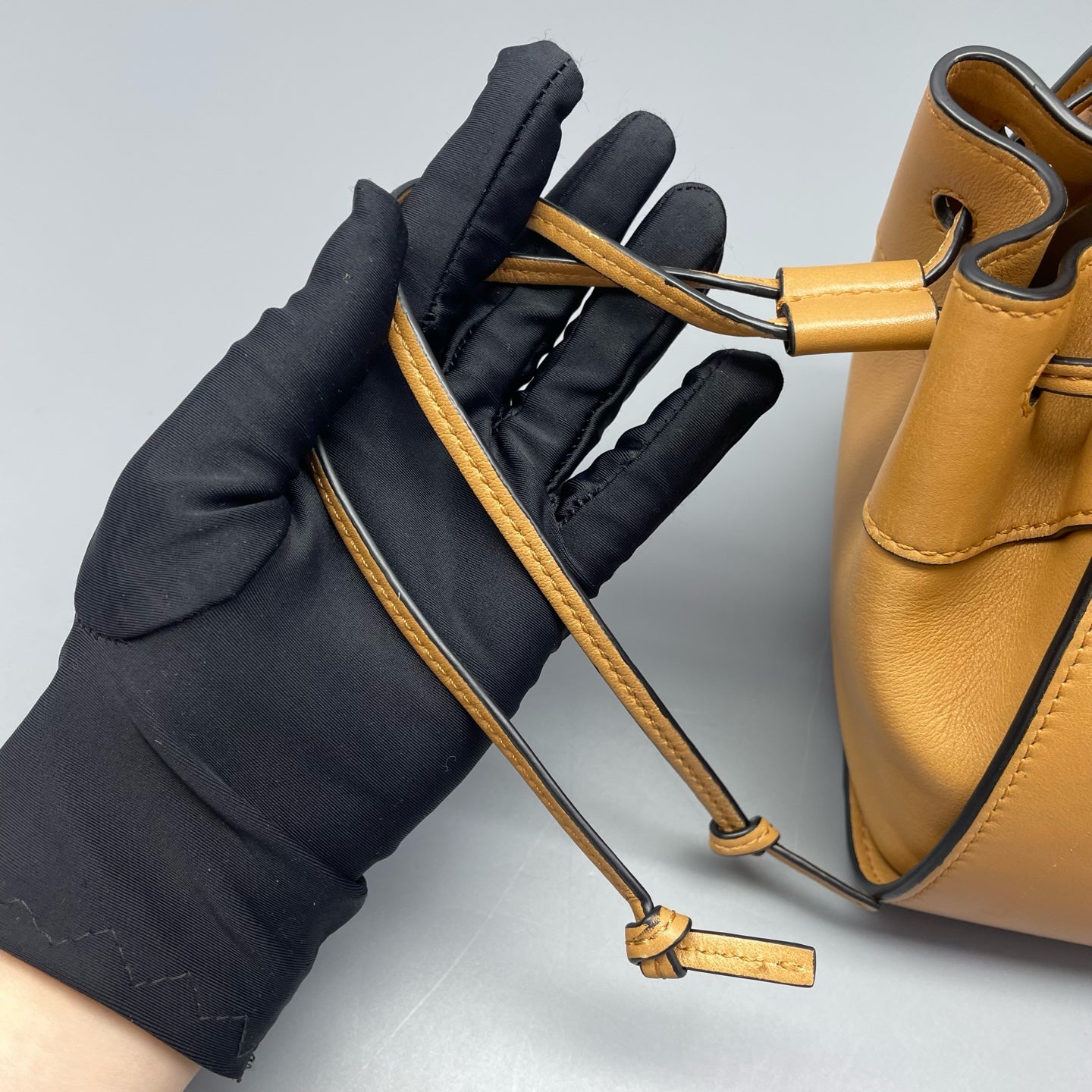 Loewe - Hammock Mini Bag - Calfskin leather - Caramel - (mini)