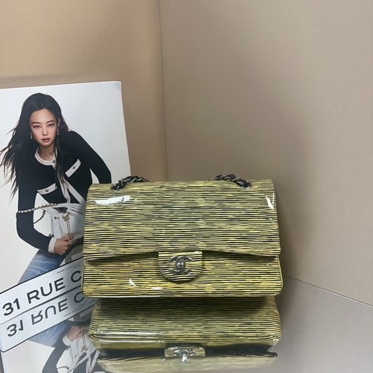 Chanel - Classic Flap Bag - Patent leather - Yellow - (medium)