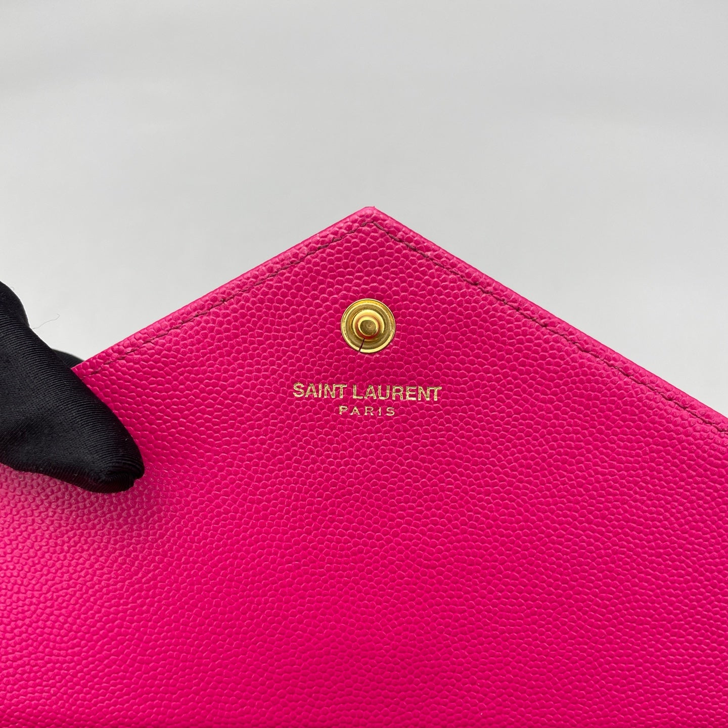 Saint Laurent - Monogram Envelope Wallet on Chain (WOC) - Grained calfskin leather - Fuchsia - (medium)