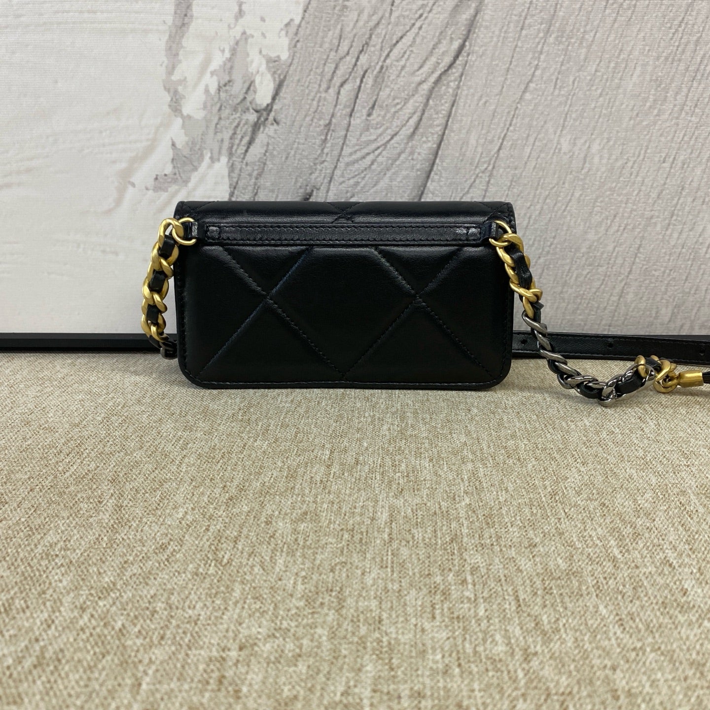 Chanel - 19 WOC - Lambskin leather - Black - (mini)