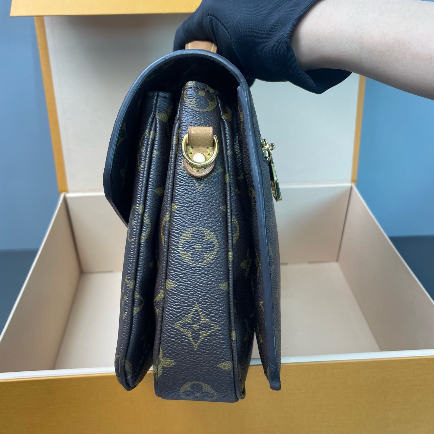 Louis Vuitton - Pochette Métis - Monogram coated canvas and natural cowhide leather - Brown - (Small)