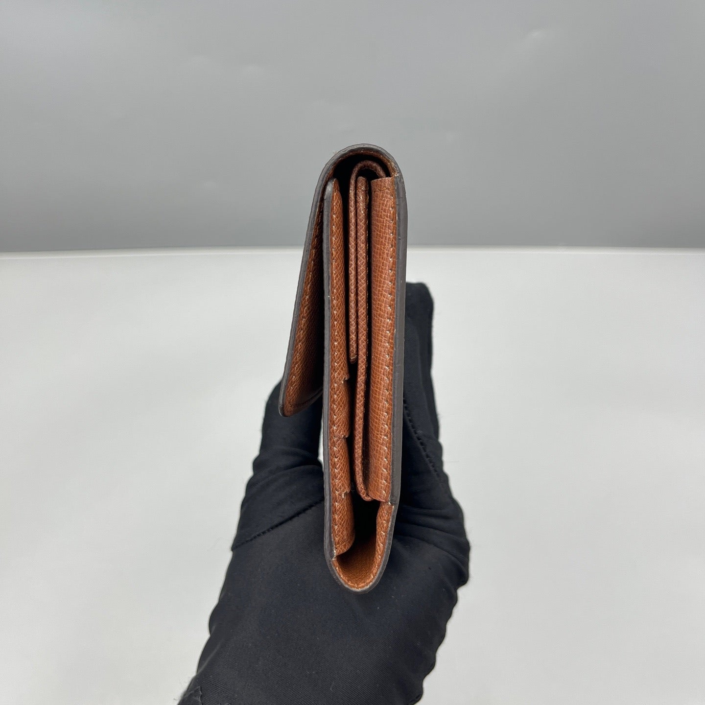 Louis Vuitton - Portefeuille International - Monogram canvas with cross-grain leather interior - Brown - (Medium)