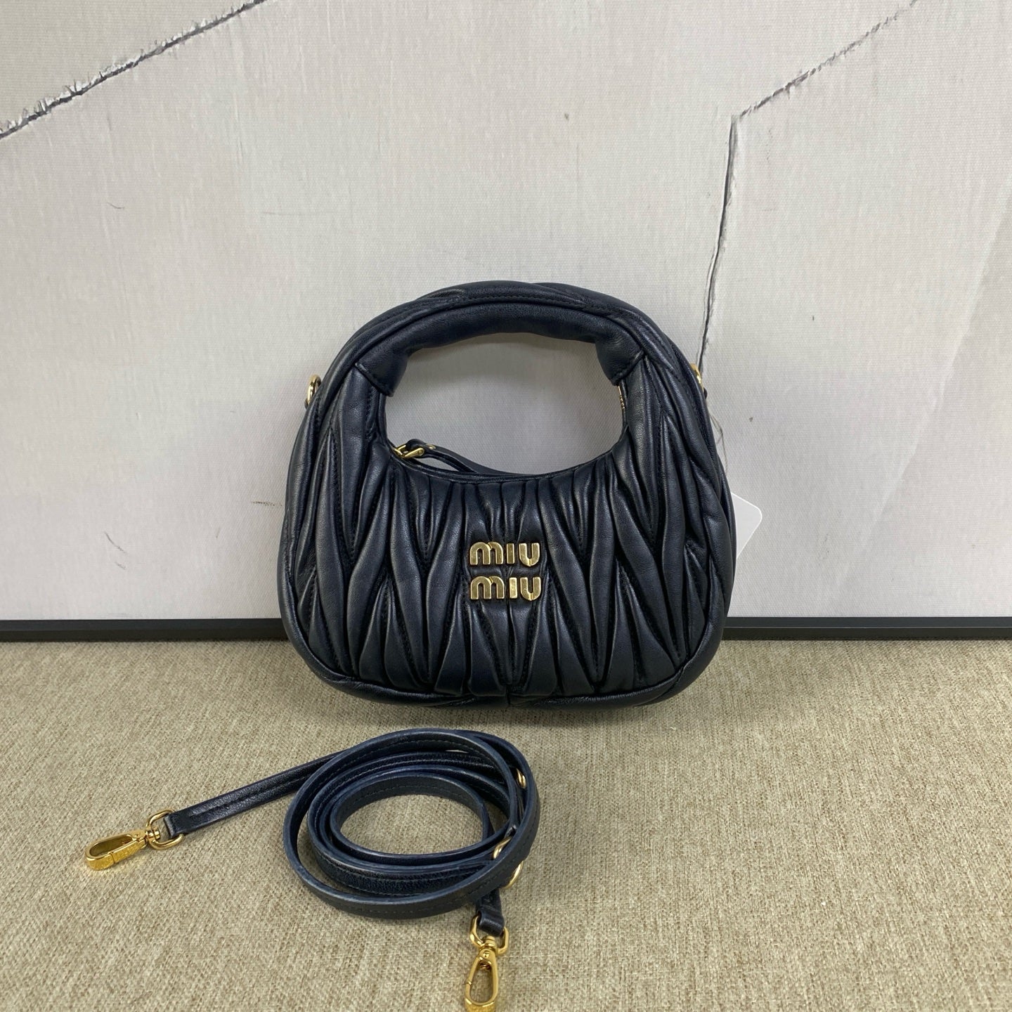 Miu Miu - Wander Hobo Mini Pleated Bag - Lambskin leather - Black - (mini)