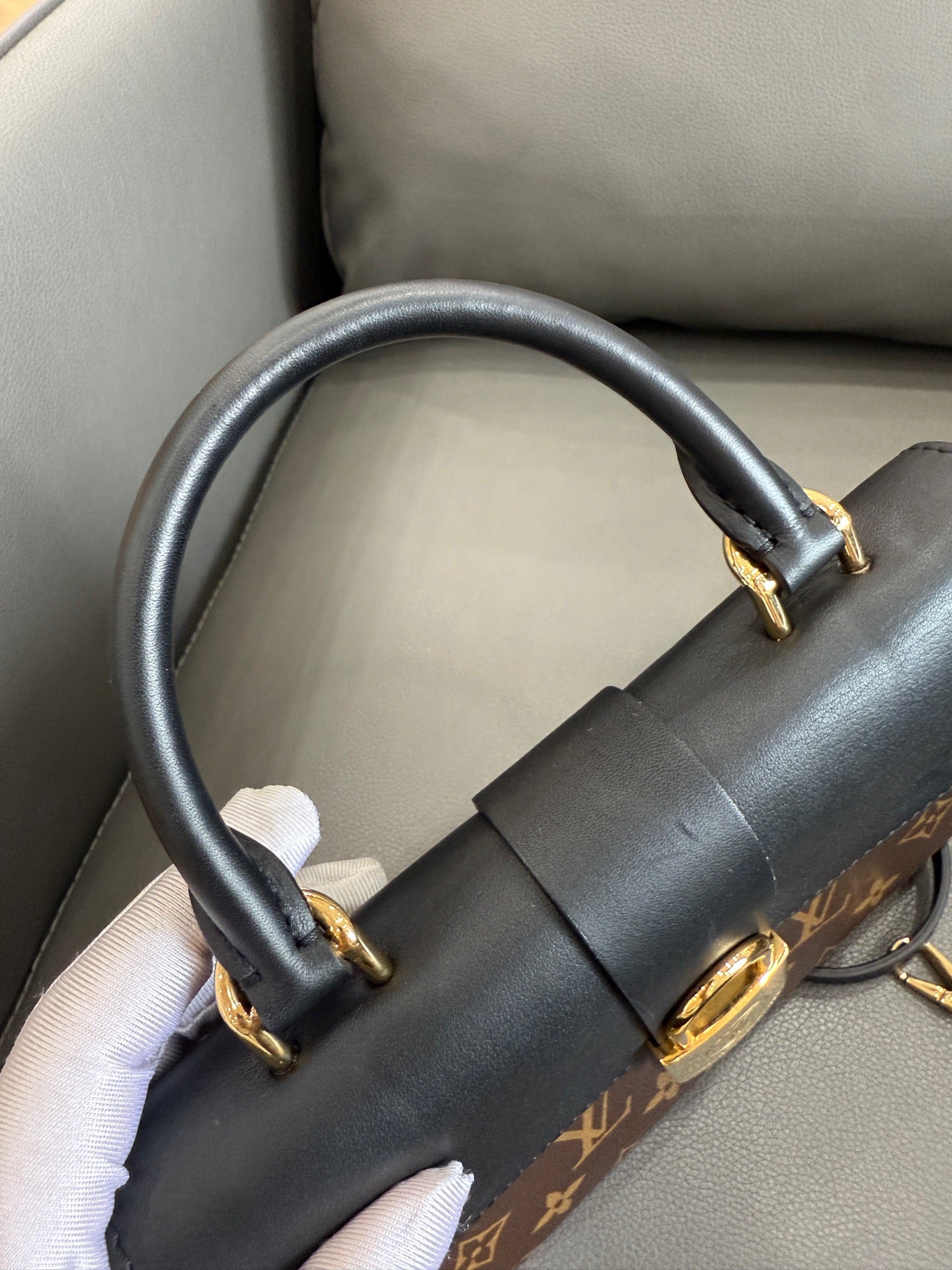 Louis Vuitton - Locky BB - Monogram coated canvas with black leather trim - Brown - (Mini)