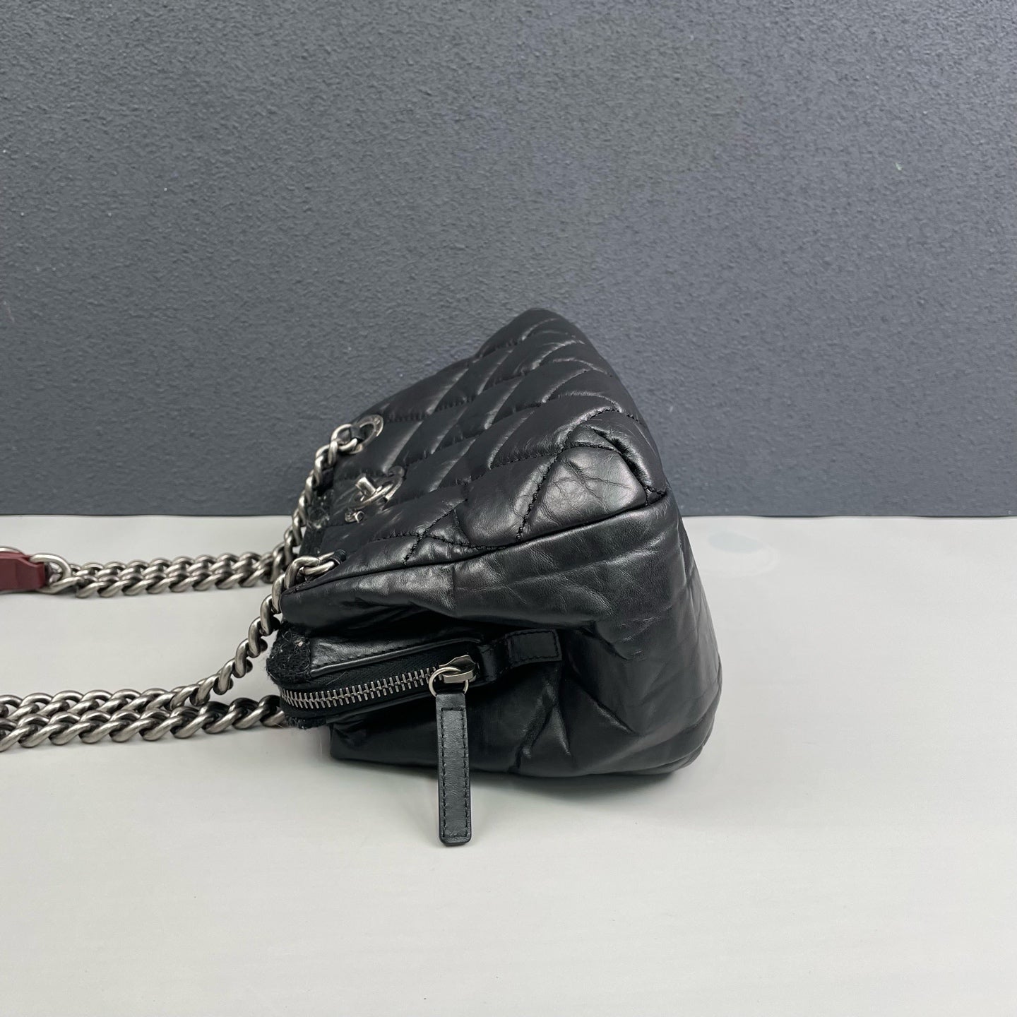 Chanel - Paris-Bombay Bowling Chain Bag - Quilted lambskin leather and tweed - Black with silver-tone hardware and burgundy accents - (Medium)