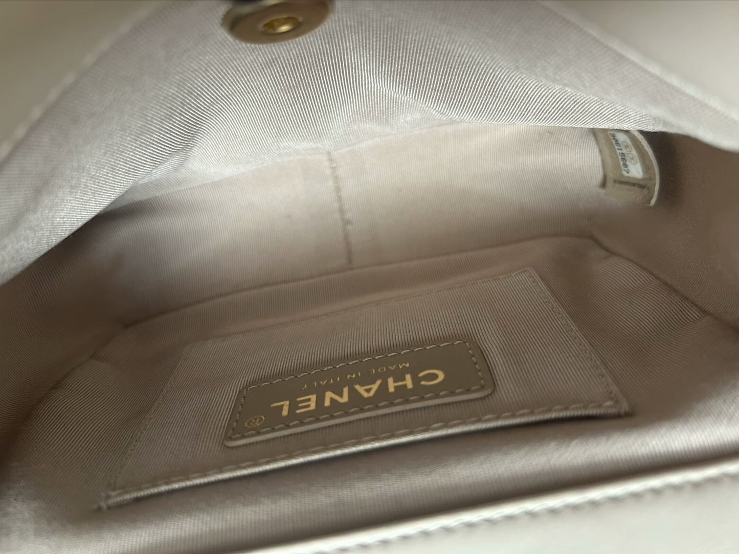 Chanel - Small Quilted Flap Bag with Medallion Chain Details - Lambskin leather - Beige - (Small)