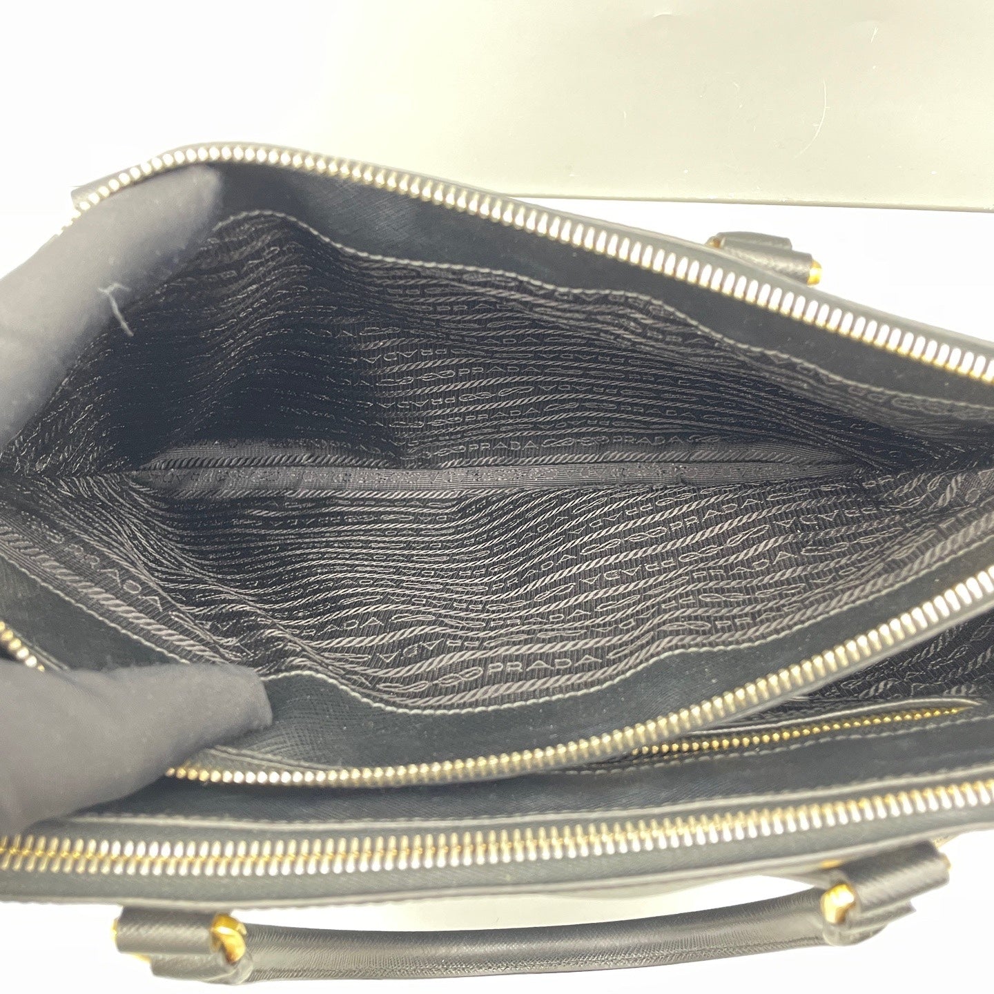 Prada - Saffiano Lux Tote - Saffiano leather - Black - (medium)