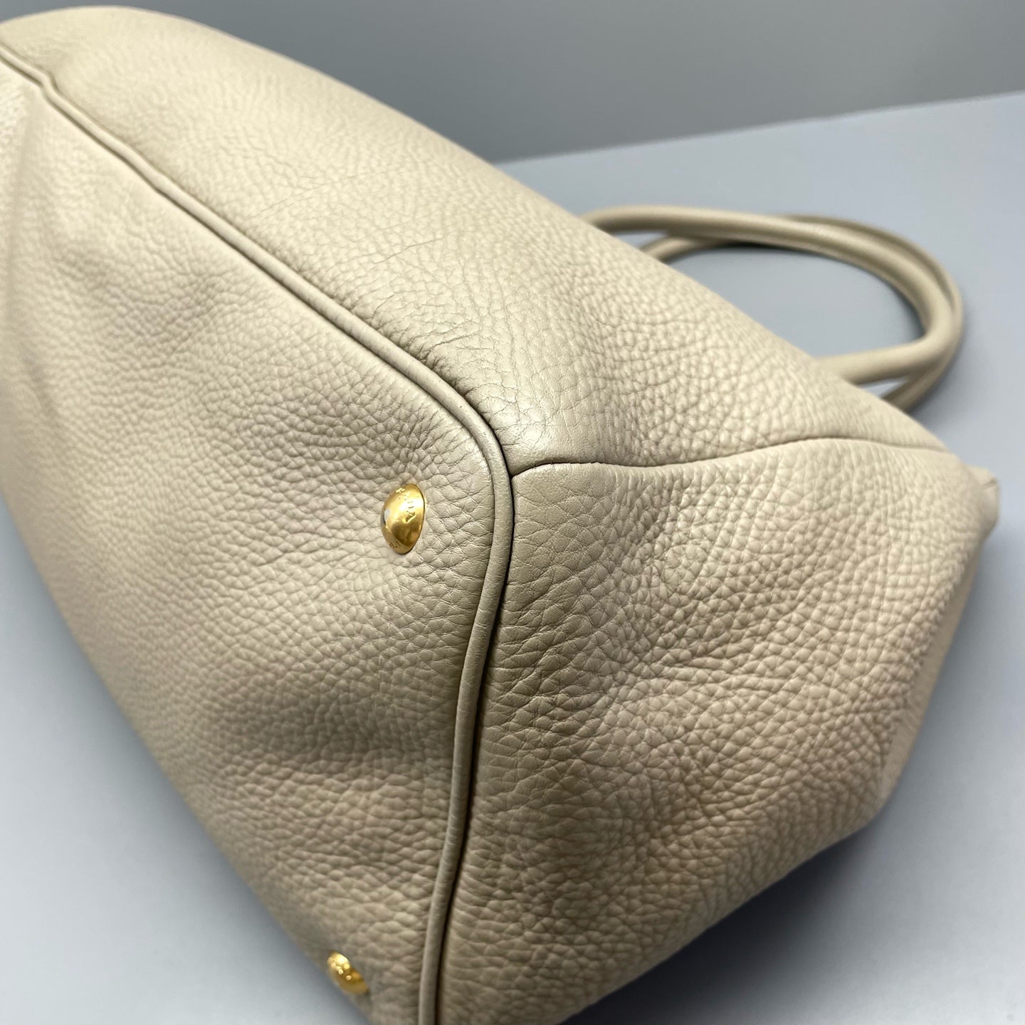 Prada - Tote Bag - Grained leather - Grey - (Medium)