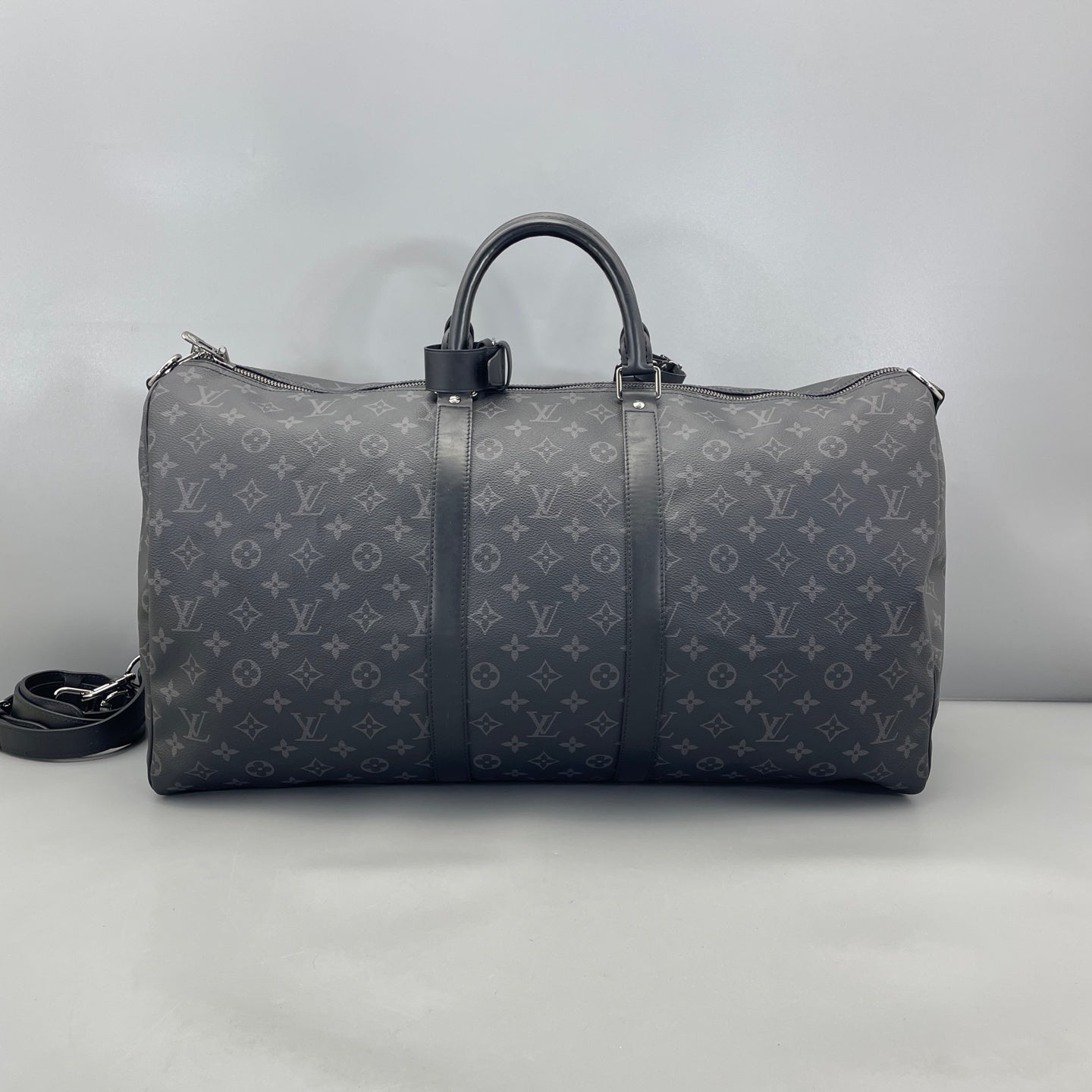 Louis Vuitton - Keepall Bandouliere 55 - Monogram Eclipse coated canvas with leather trim - Black - (Large)