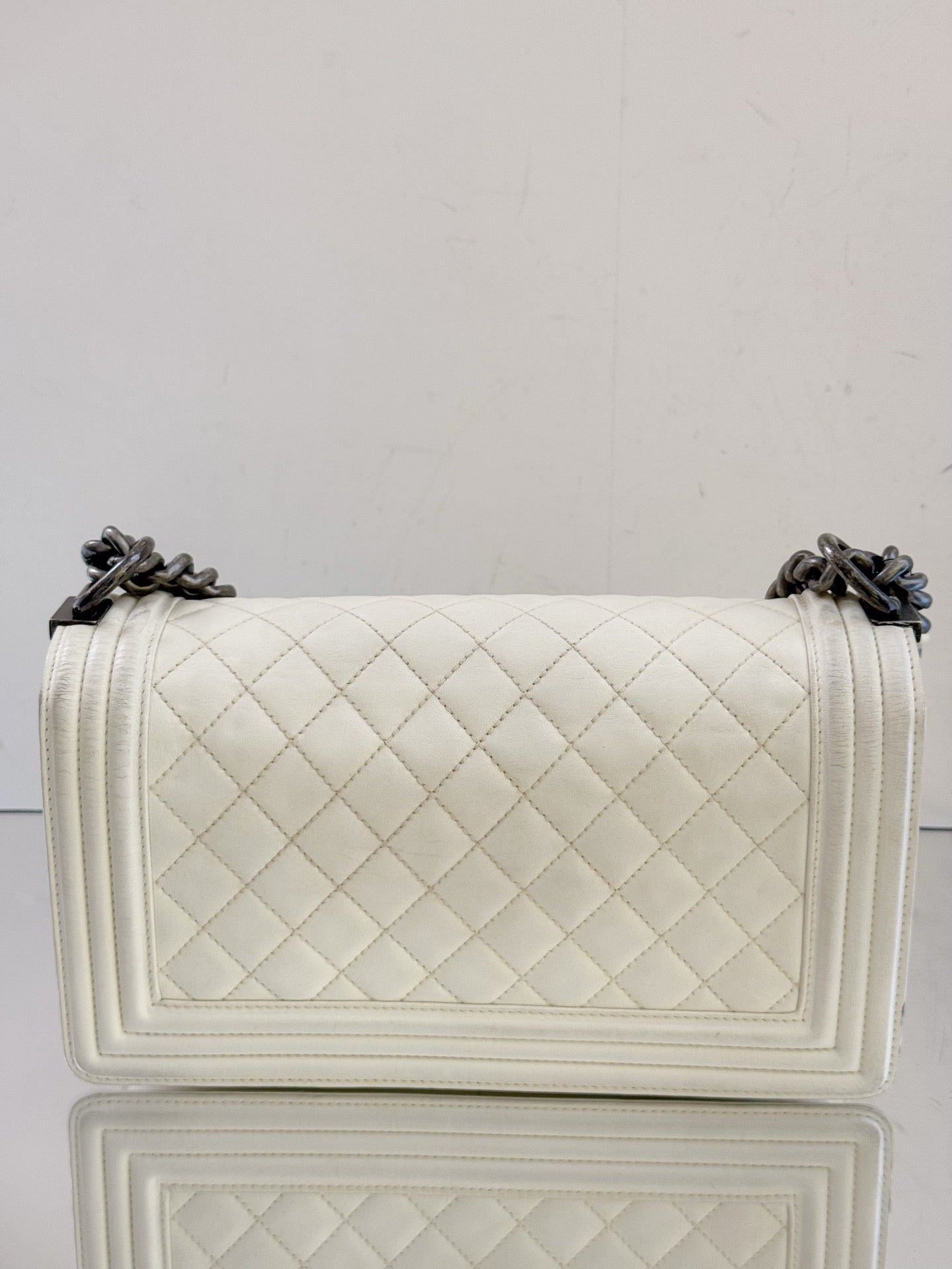 Chanel - Boy Bag - Calfskin leather - White - (medium)