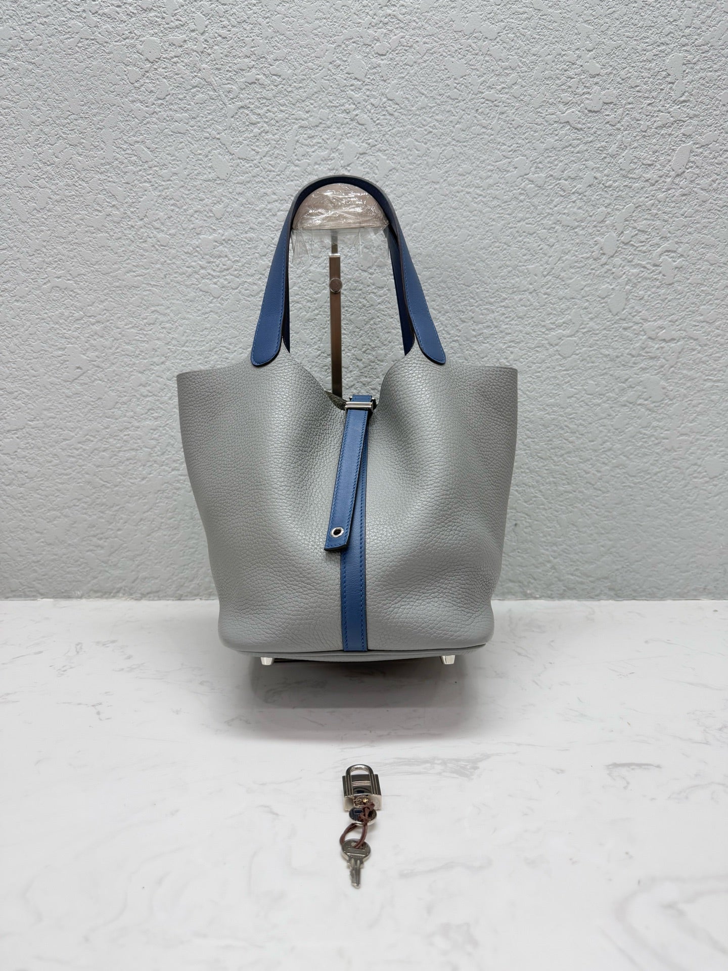Hermès - Picotin Lock 22 - Taurillon Clemence leather - Seagull Grey and Agate Blue with Silver-Tone Hardware - (medium)