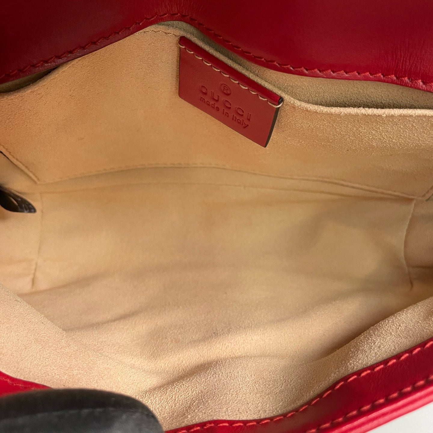 Gucci - GG Marmont Matelassé Mini Shoulder Bag - Calfskin leather - Red with Gold-Tone Hardware - (mini)