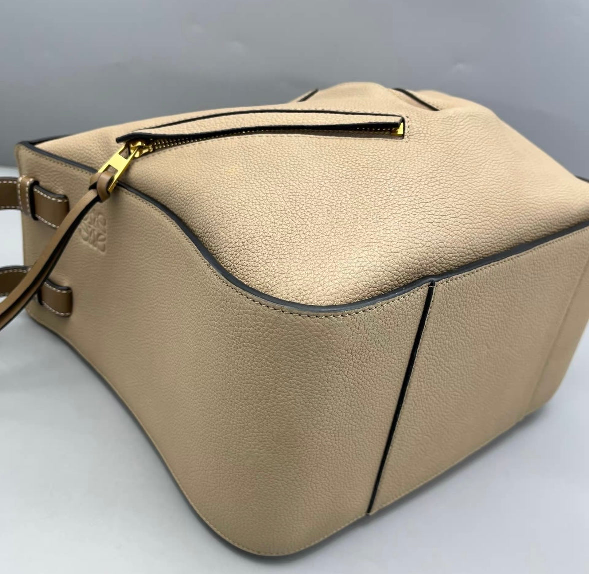 Loewe - Hammock Bag - Grained leather - Beige with Tan accents - (Medium)