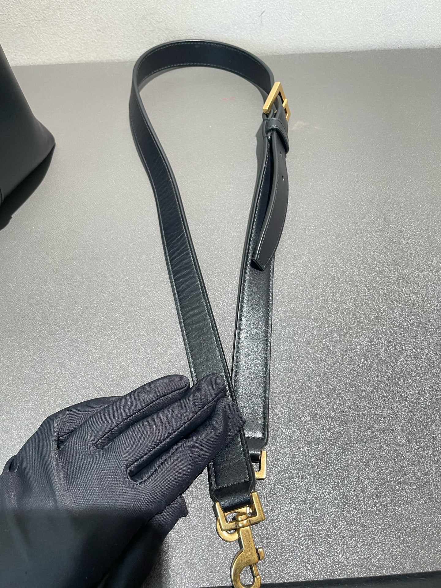 Saint Laurent - LE37 Bucket Bag - Leather - Black - (Large)