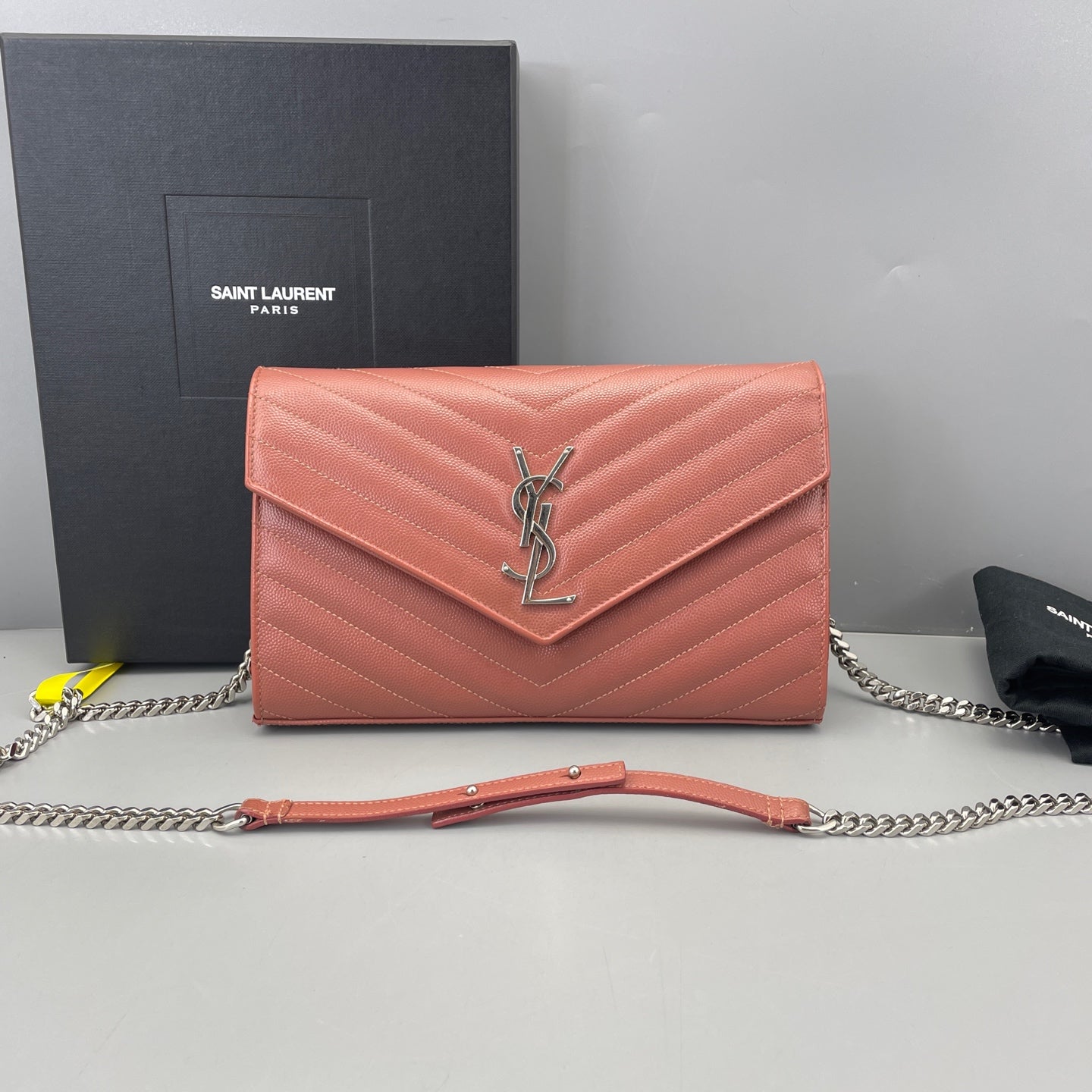 Saint Laurent - Monogram Matelassé Envelope Chain Wallet - Grained leather - Pink - (medium)