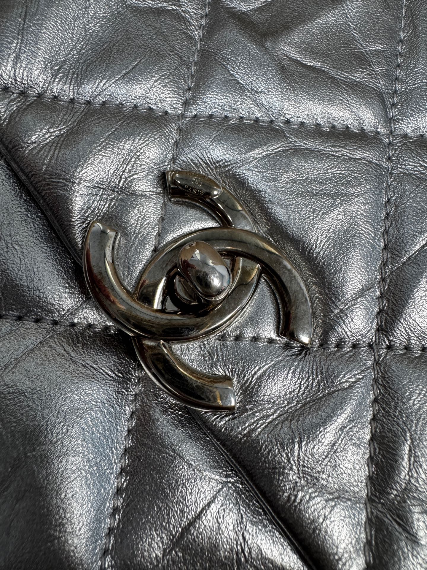 Chanel - Large Flap Bag - Aged calfskin leather - Silver - (Medium)