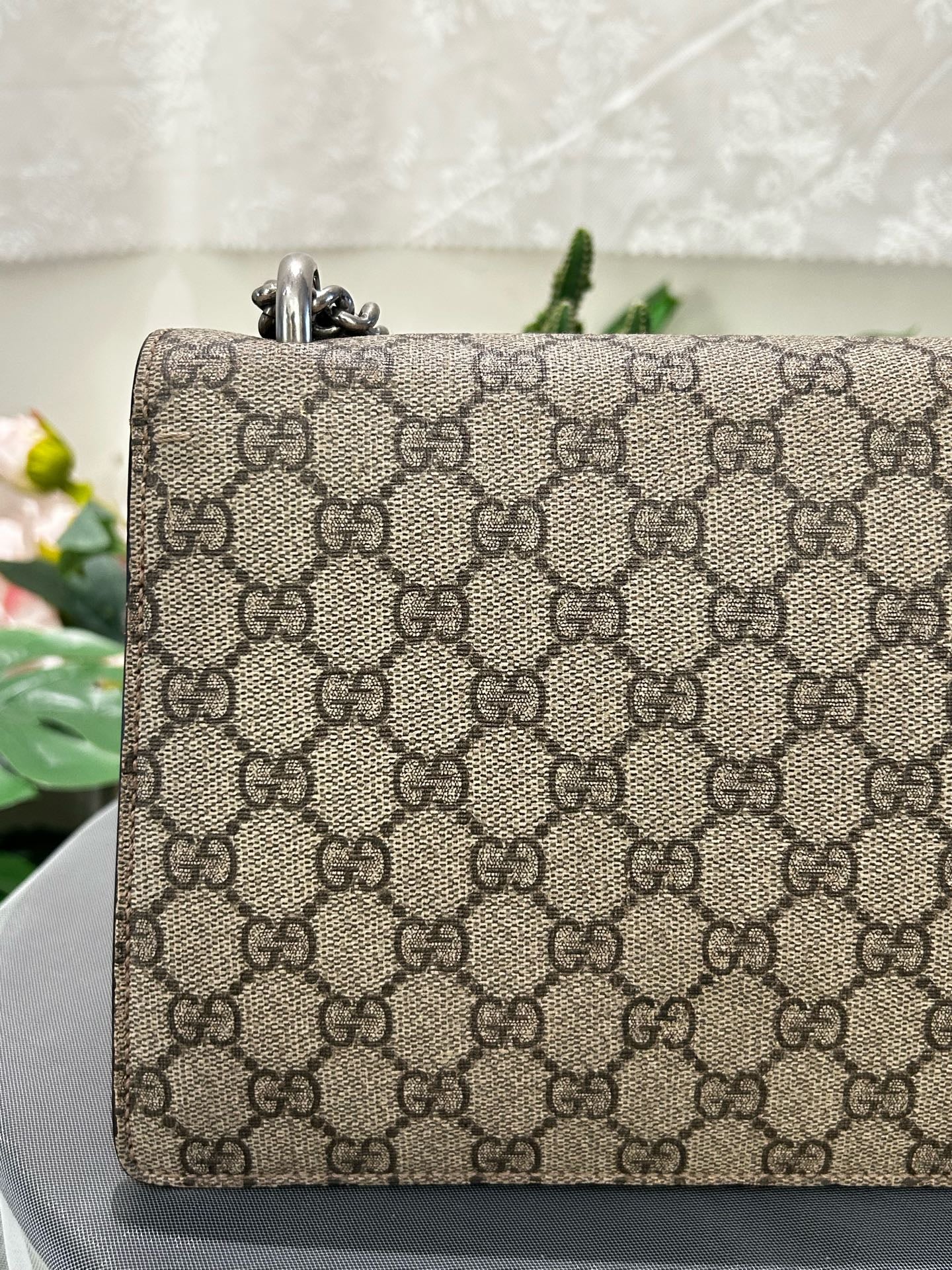 Gucci - Dionysus Shoulder Bag - GG Supreme canvas with suede interior and leather trim - Beige and ebony GG Supreme with red interior and antiqued silver-tone hardware - (Medium)